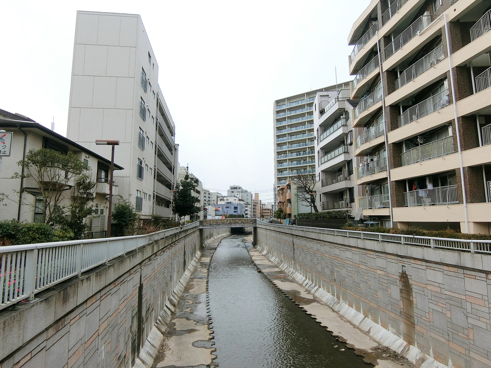 近くには神田川
