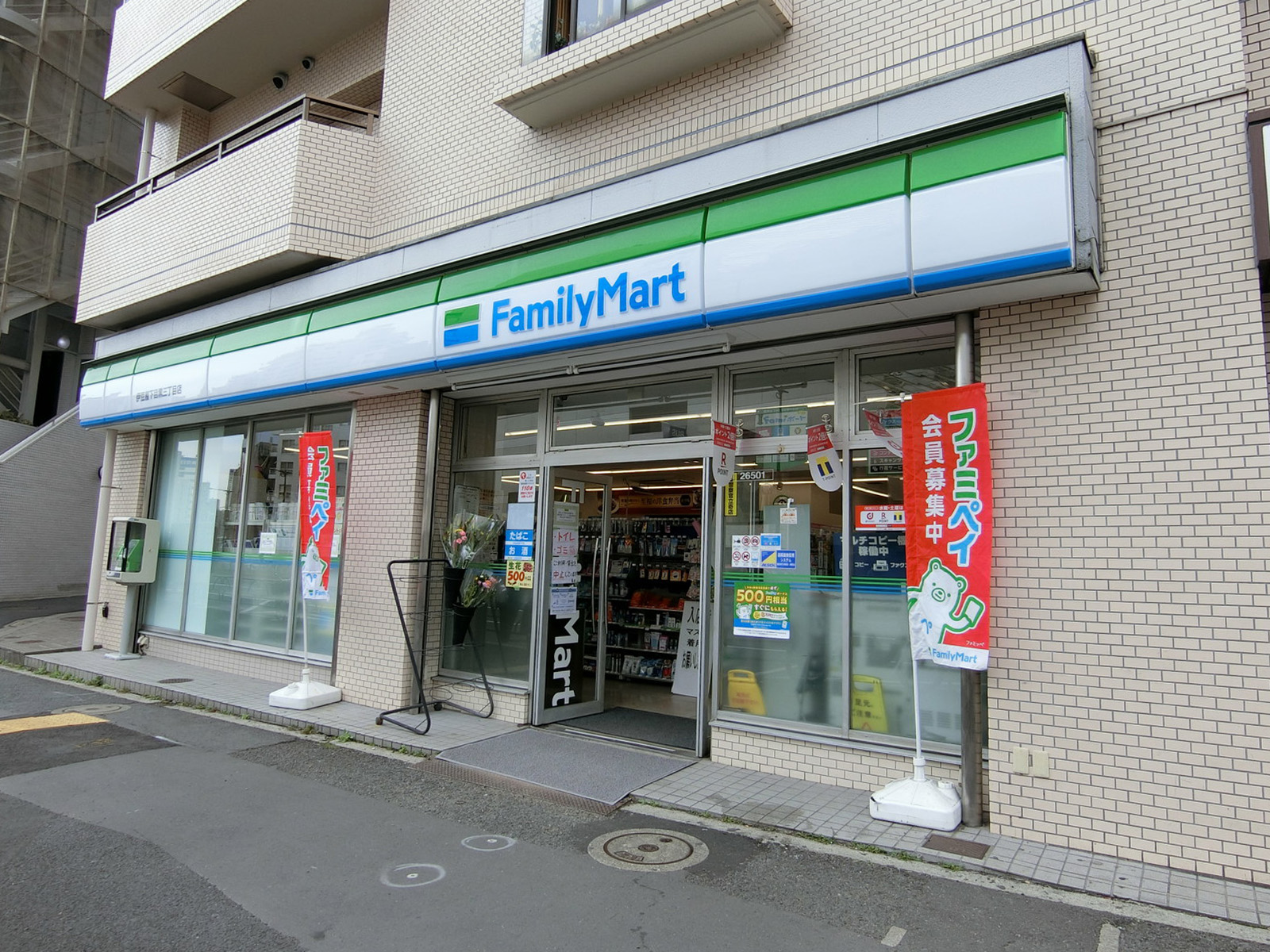 徒歩3分のファミリーマート
