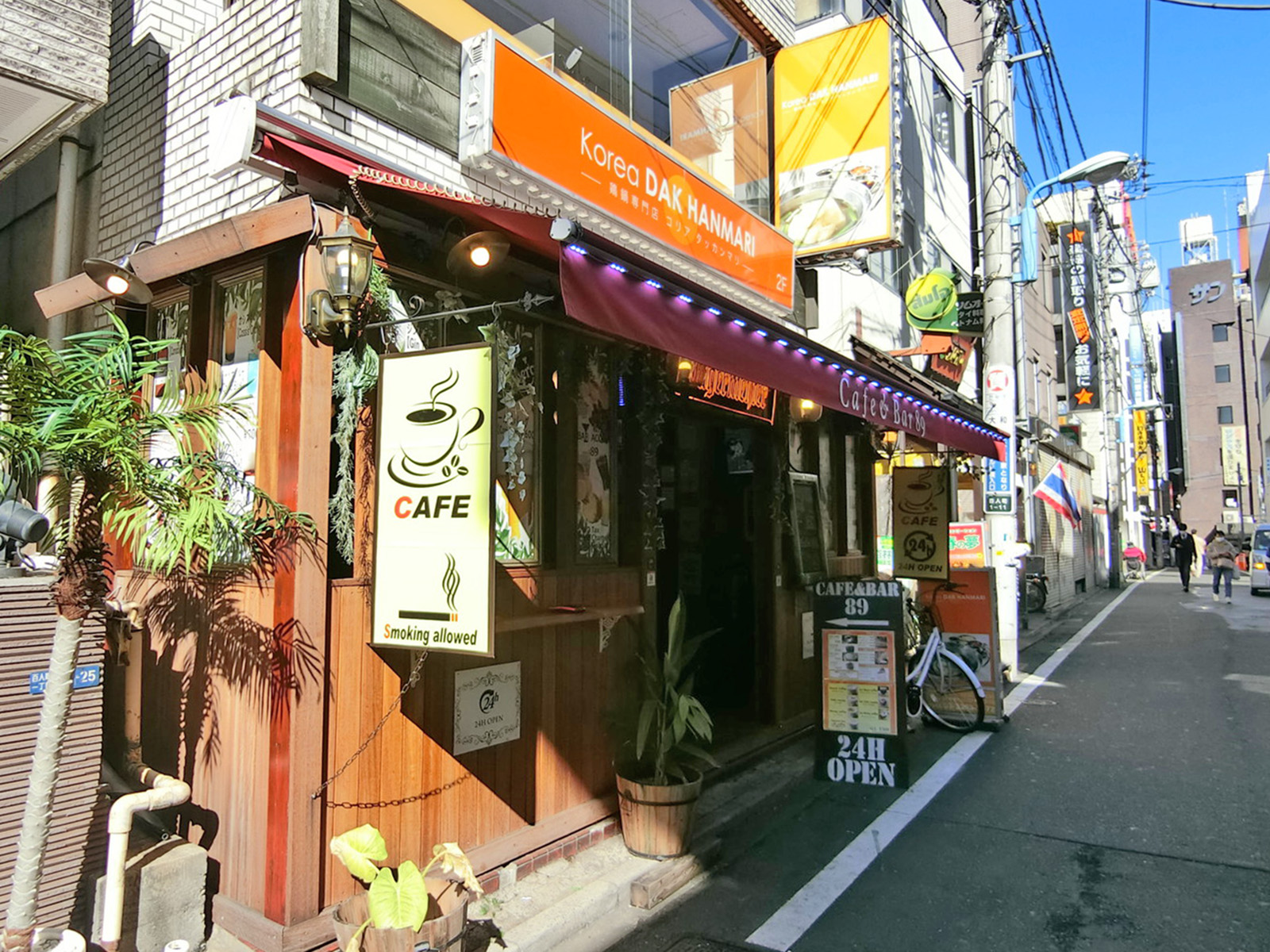 周辺には飲食店が点在