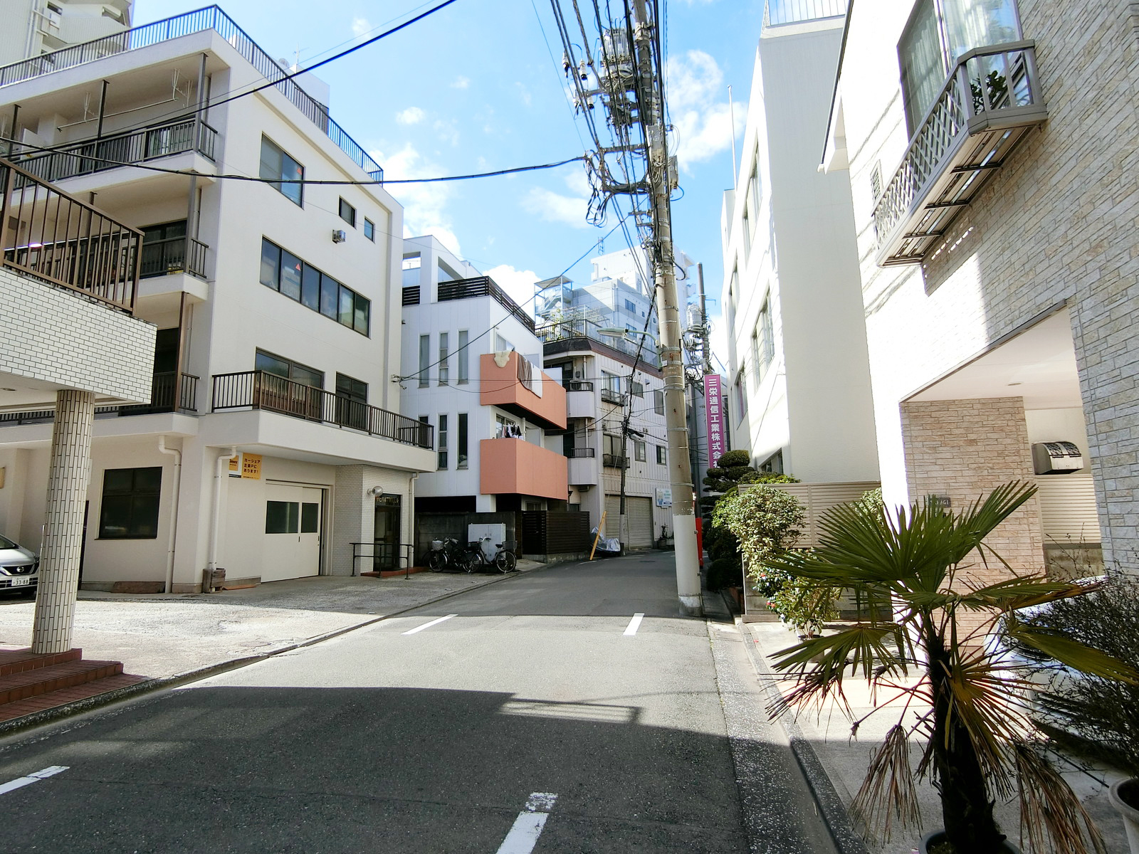 大森FNビル前面の通り