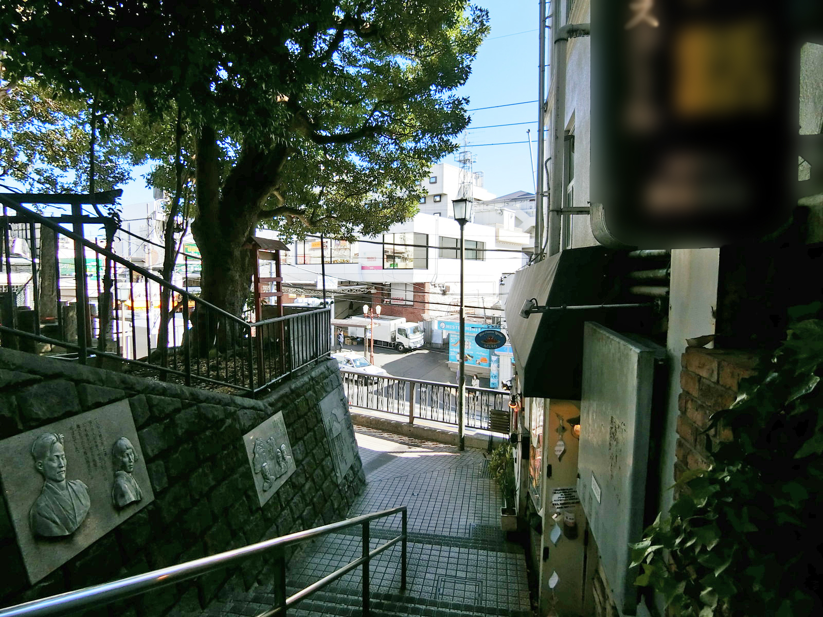 野口ビル前面の通り