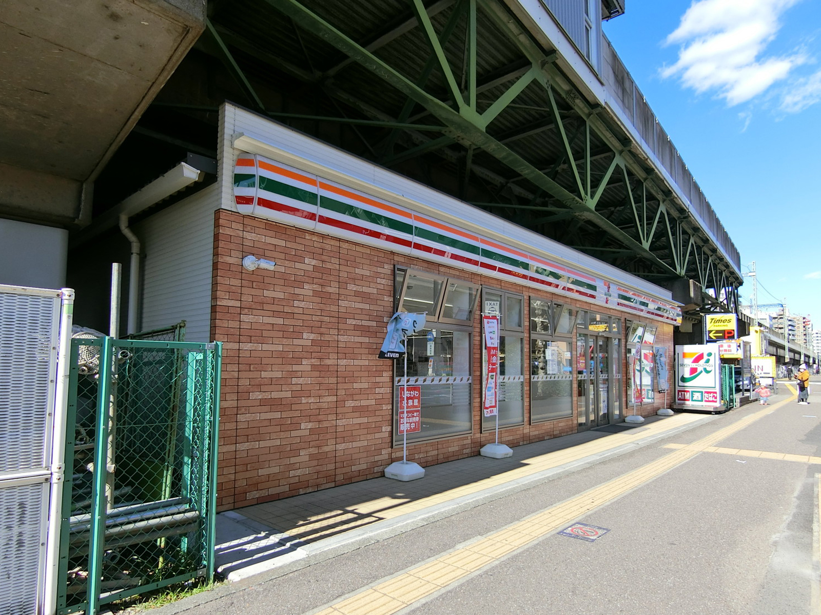 付近のセブンイレブン
