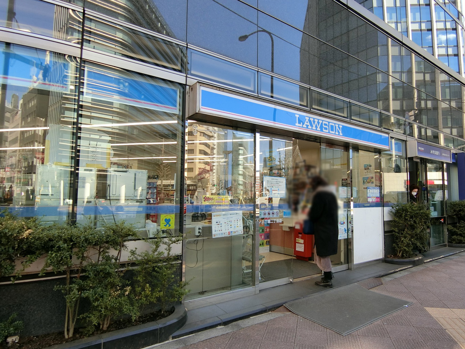 徒歩2分のローソン 八丁堀2丁目店