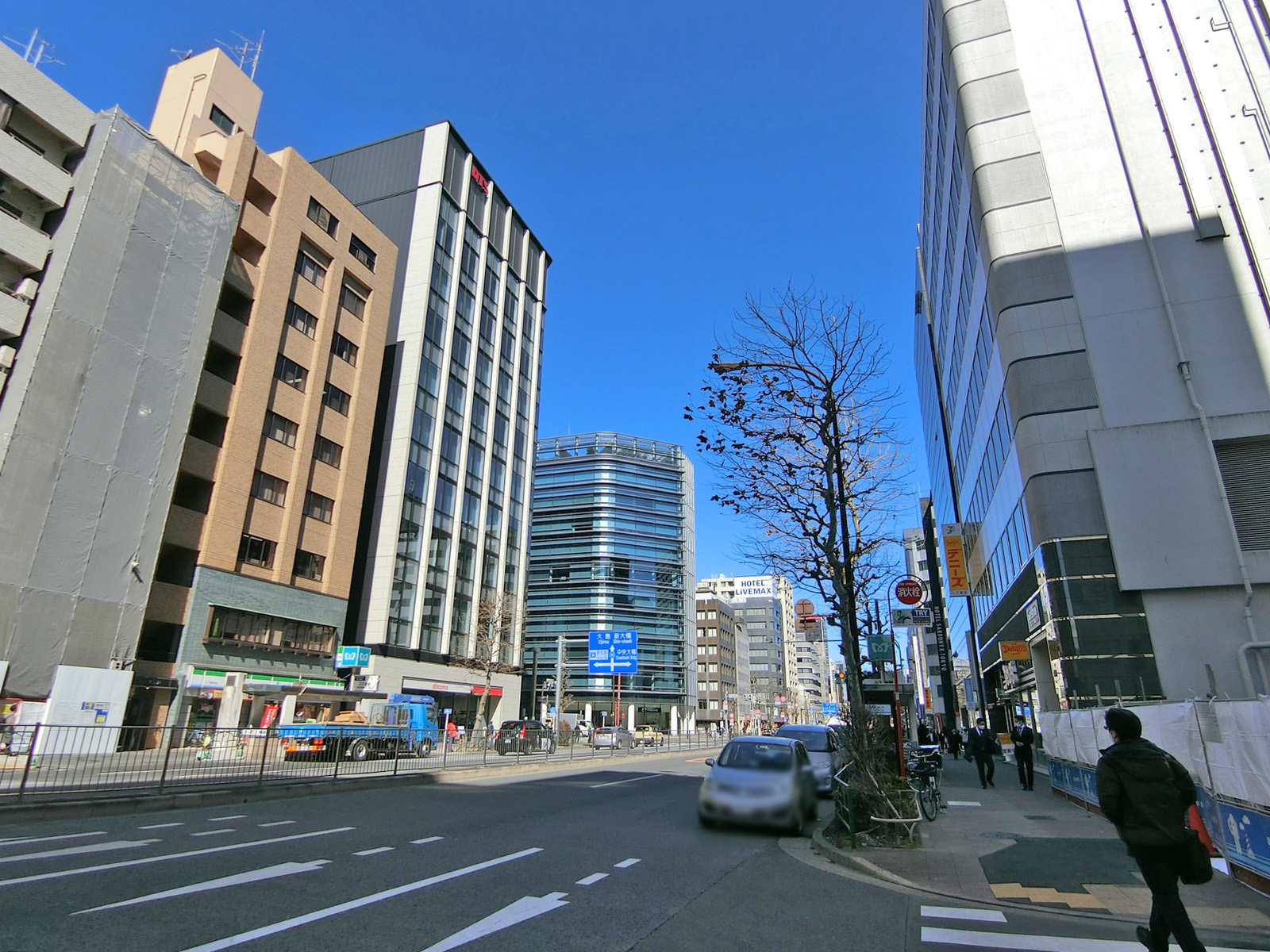 三信八丁堀ビル前面の新大橋通り
