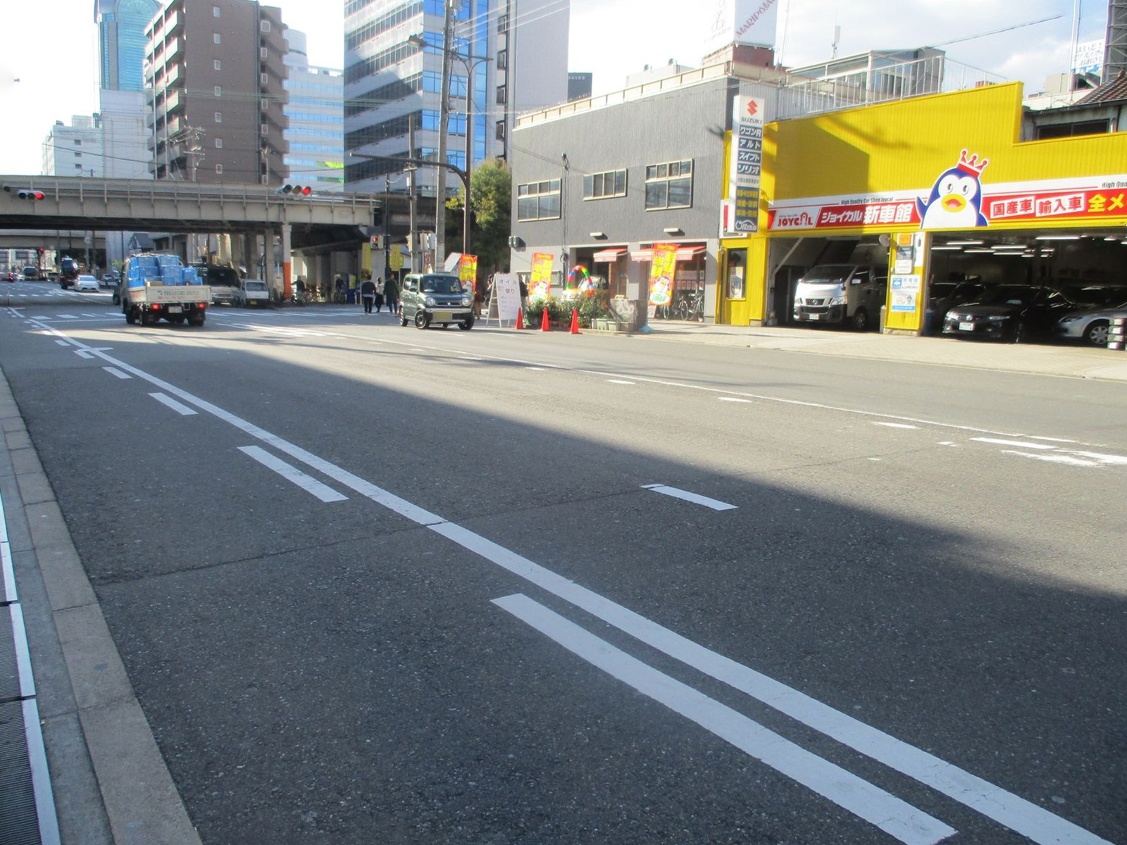 ARCA梅田ビル前面の通り