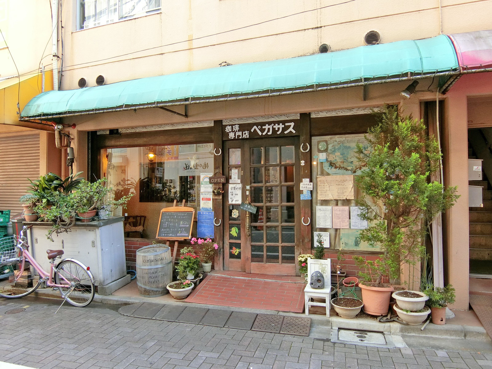 徒歩2分の珈琲専門店「ペガサス」