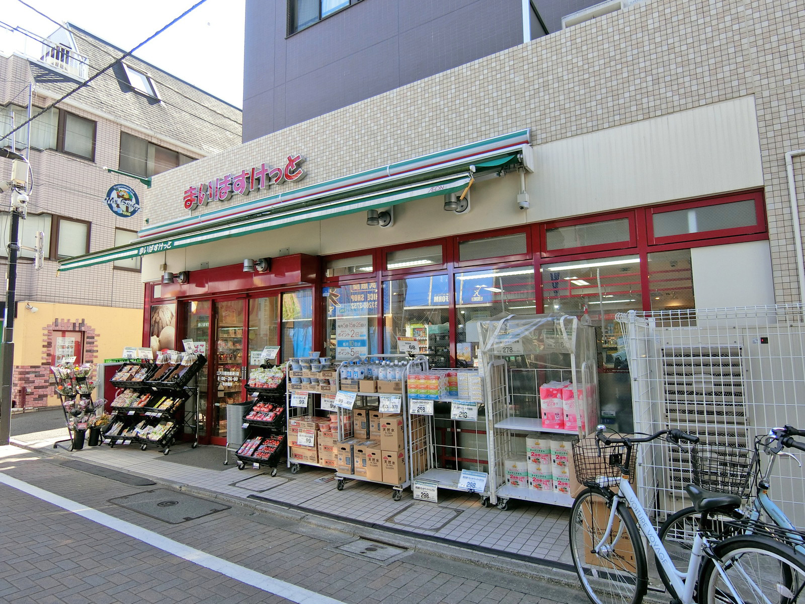 徒歩1分のまいばすけっと江戸川橋地蔵通り商店街店