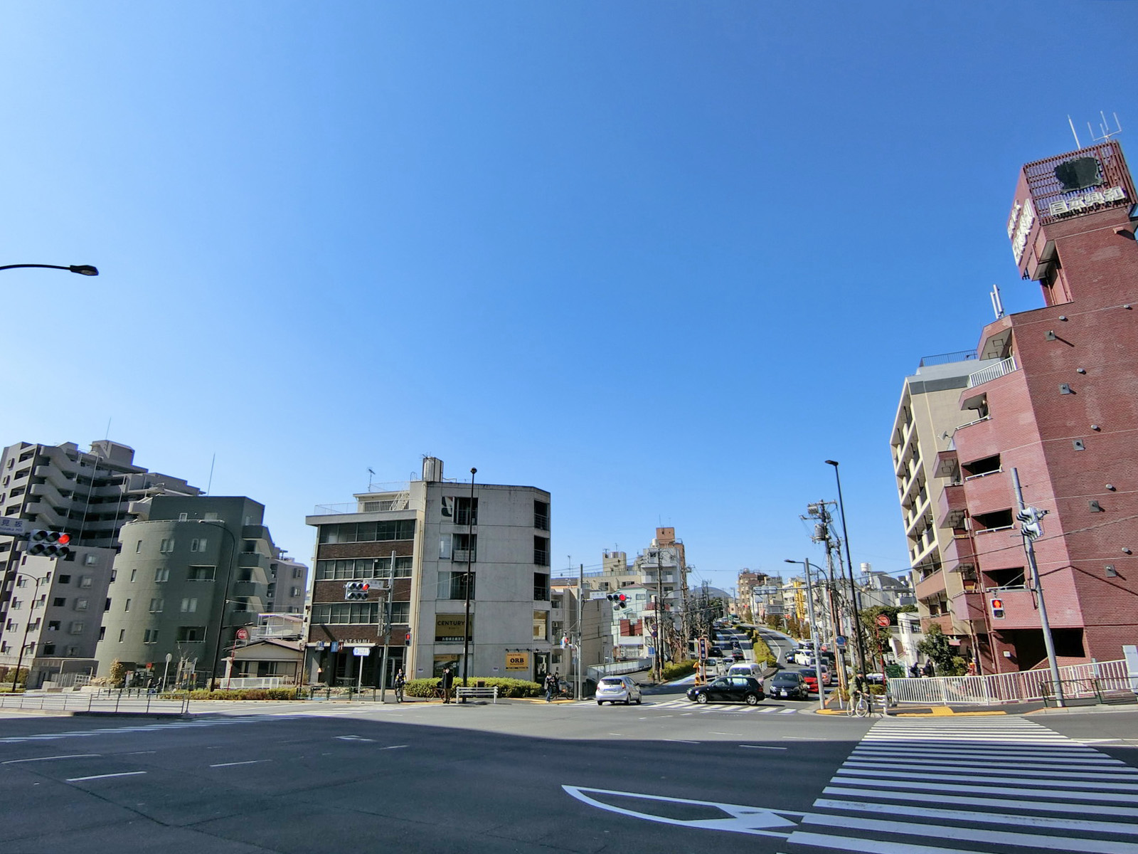 日興パレス駒場前面の松見坂交差点