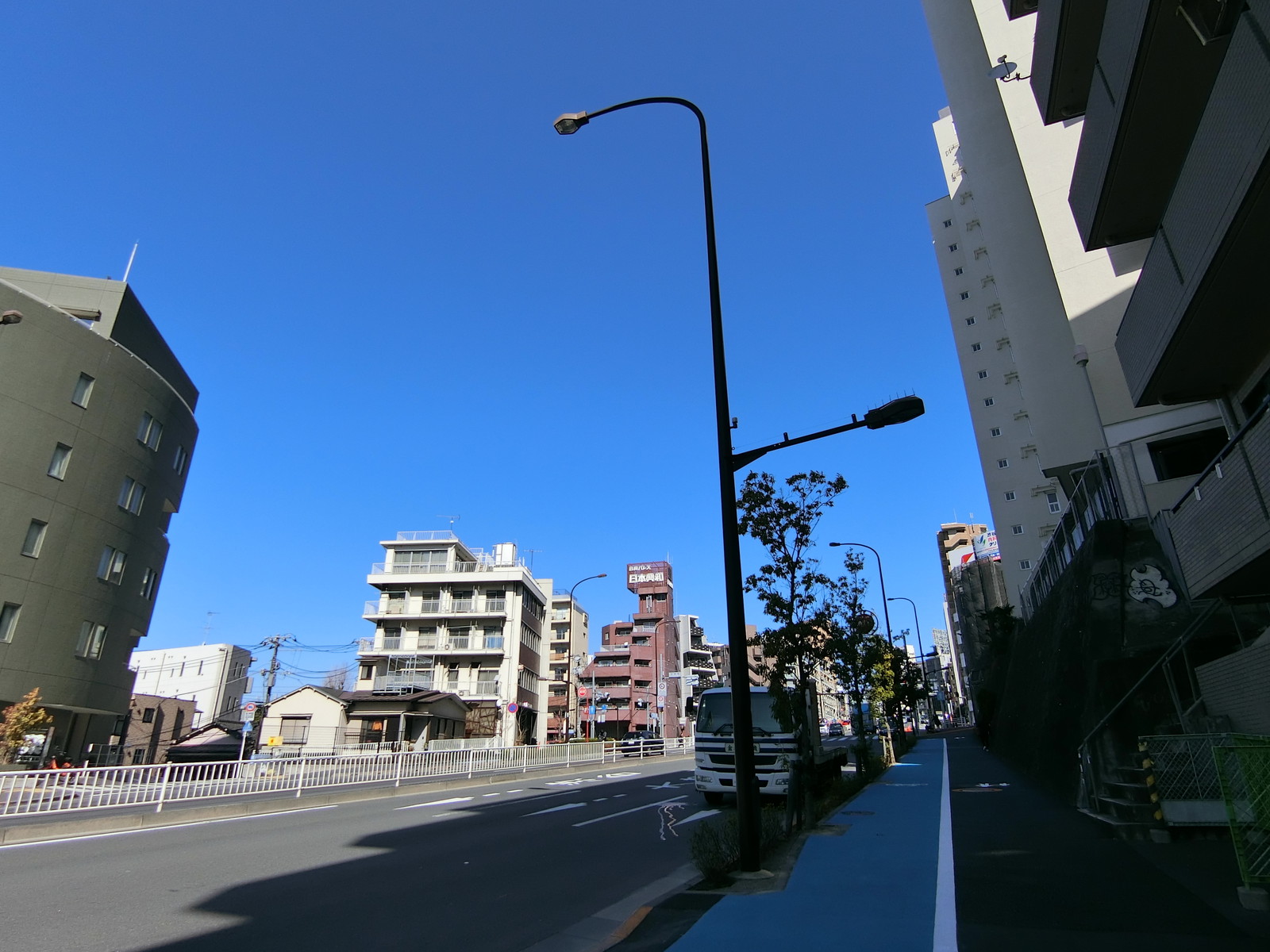 オフィスやマンションが立ち並ぶエリア