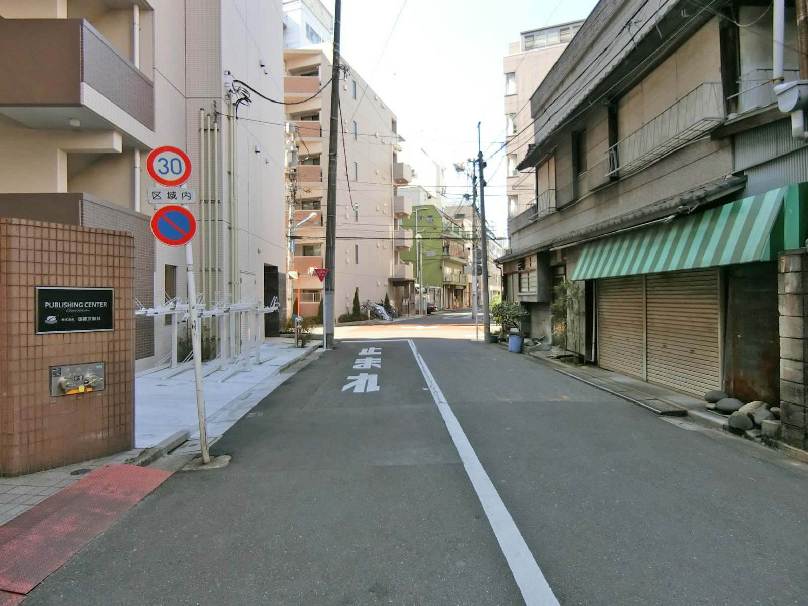 パブリッシングセンター前面の通り