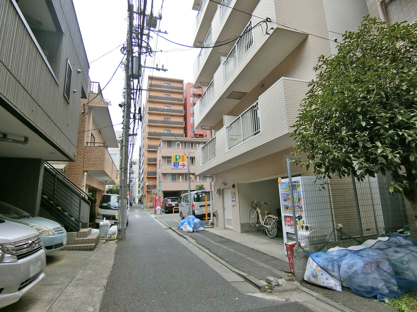 周辺は住宅街