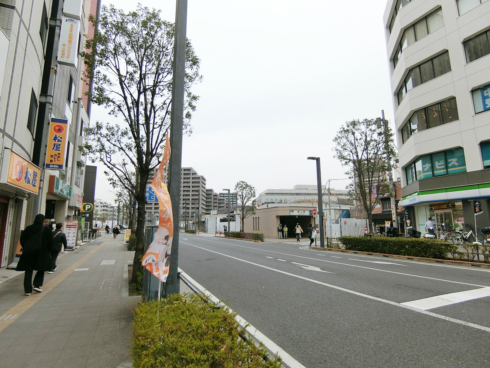 リブレ吉野前面の通り