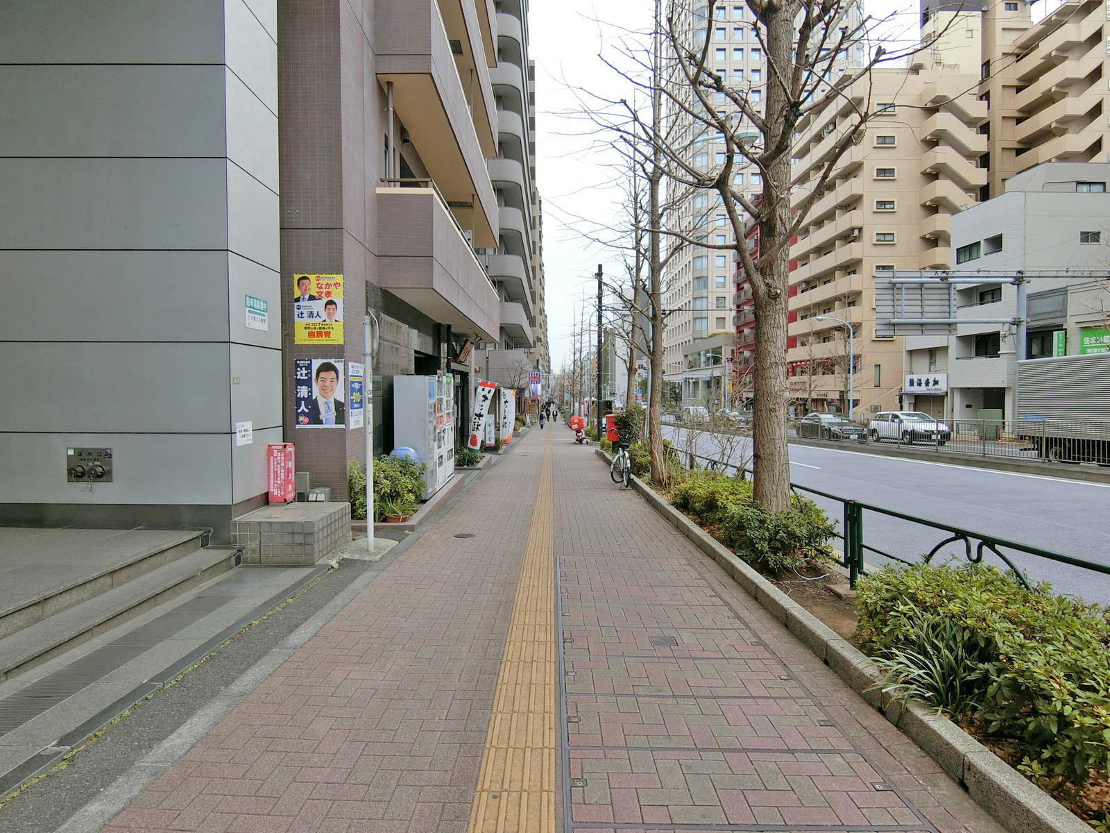 日本生命音羽ビル前面の通り