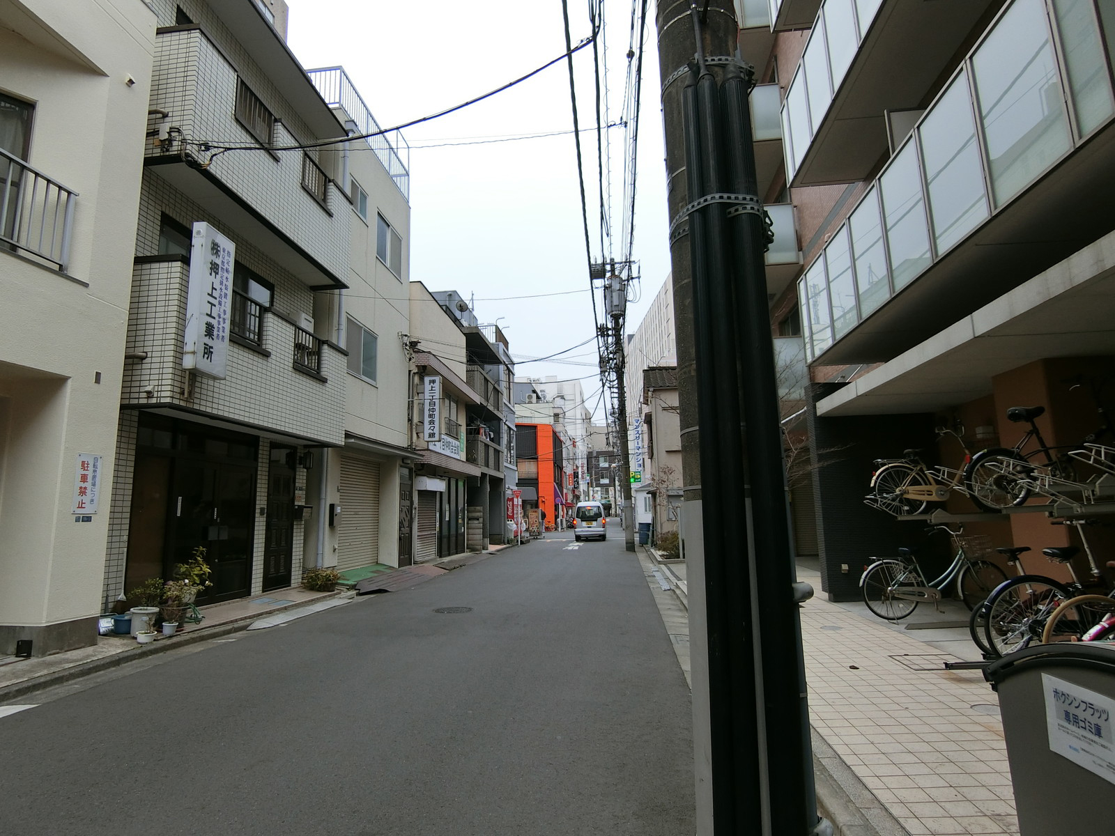 押上⼀丁⽬ビル前面の通り