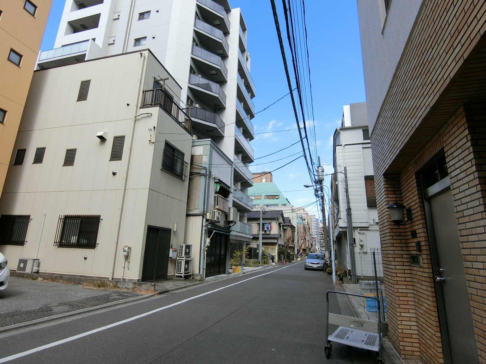 周辺は住宅街
