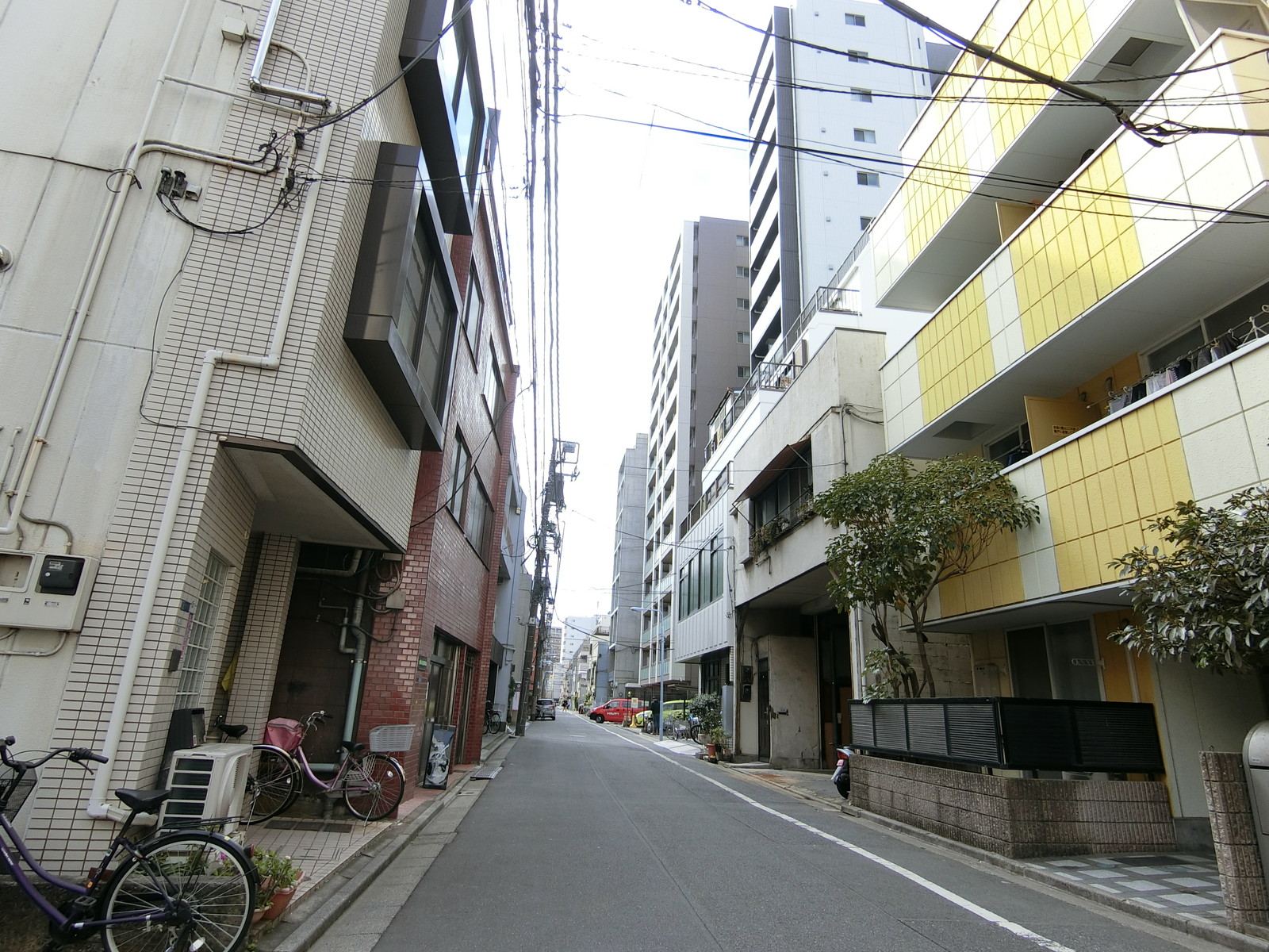 オフィス前面の通り