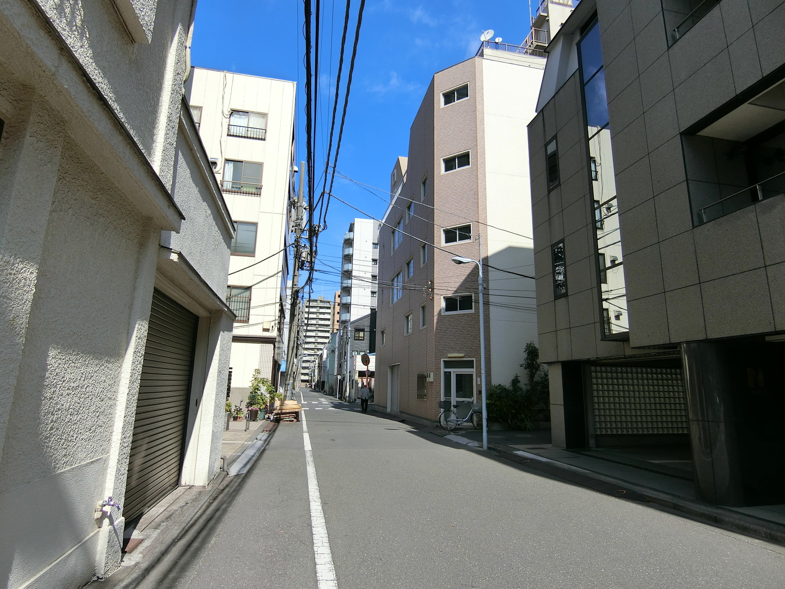 オフィスビル前面道路