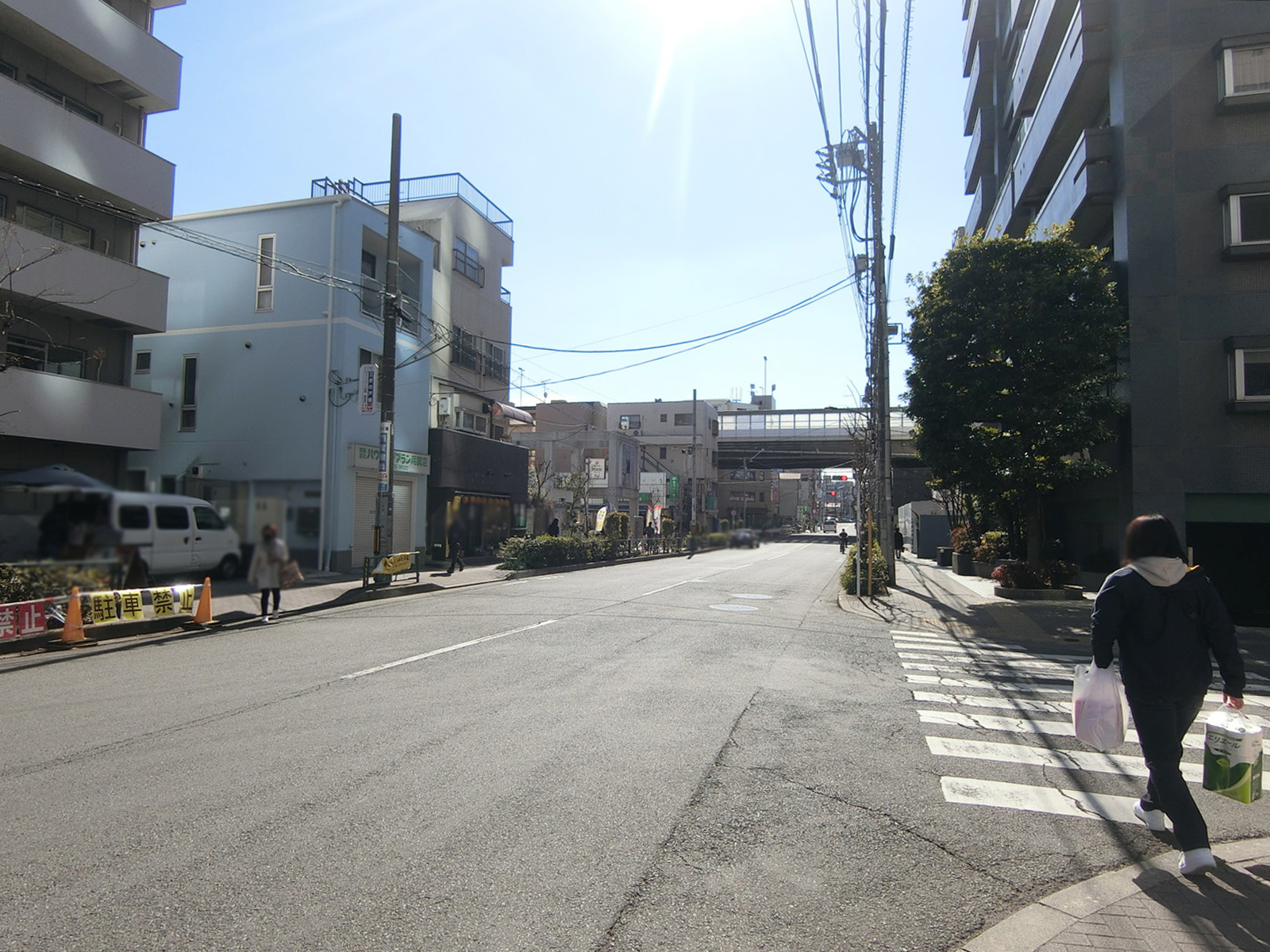 用賀STビル前面の瀬田貫井線