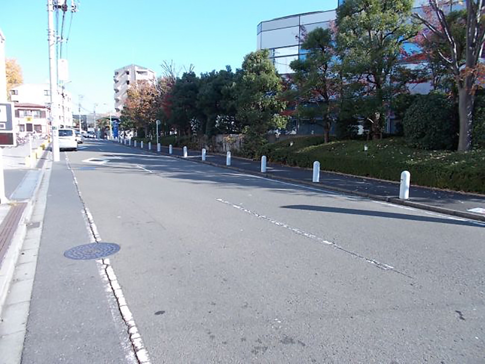 世田谷ビジネススクエアヒルズ4前面の用賀一条通り