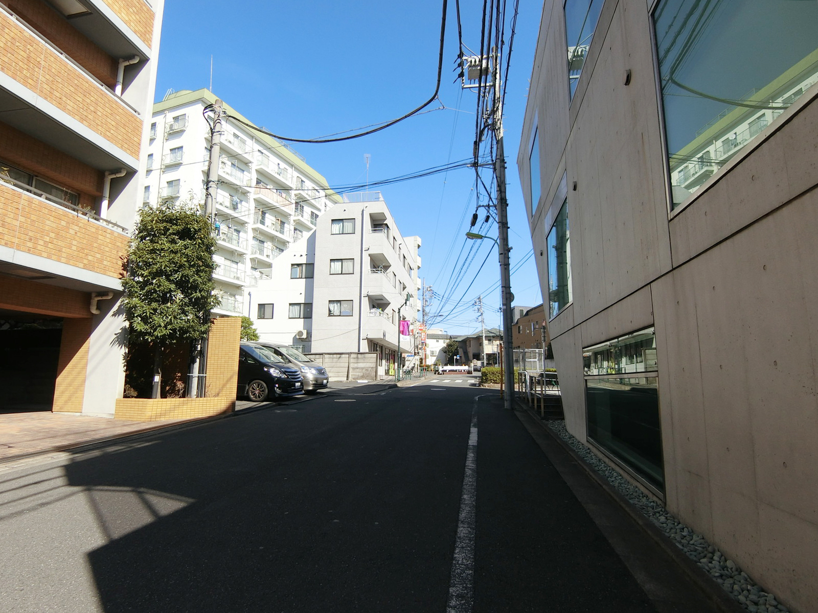 マドビル前面の水道みち