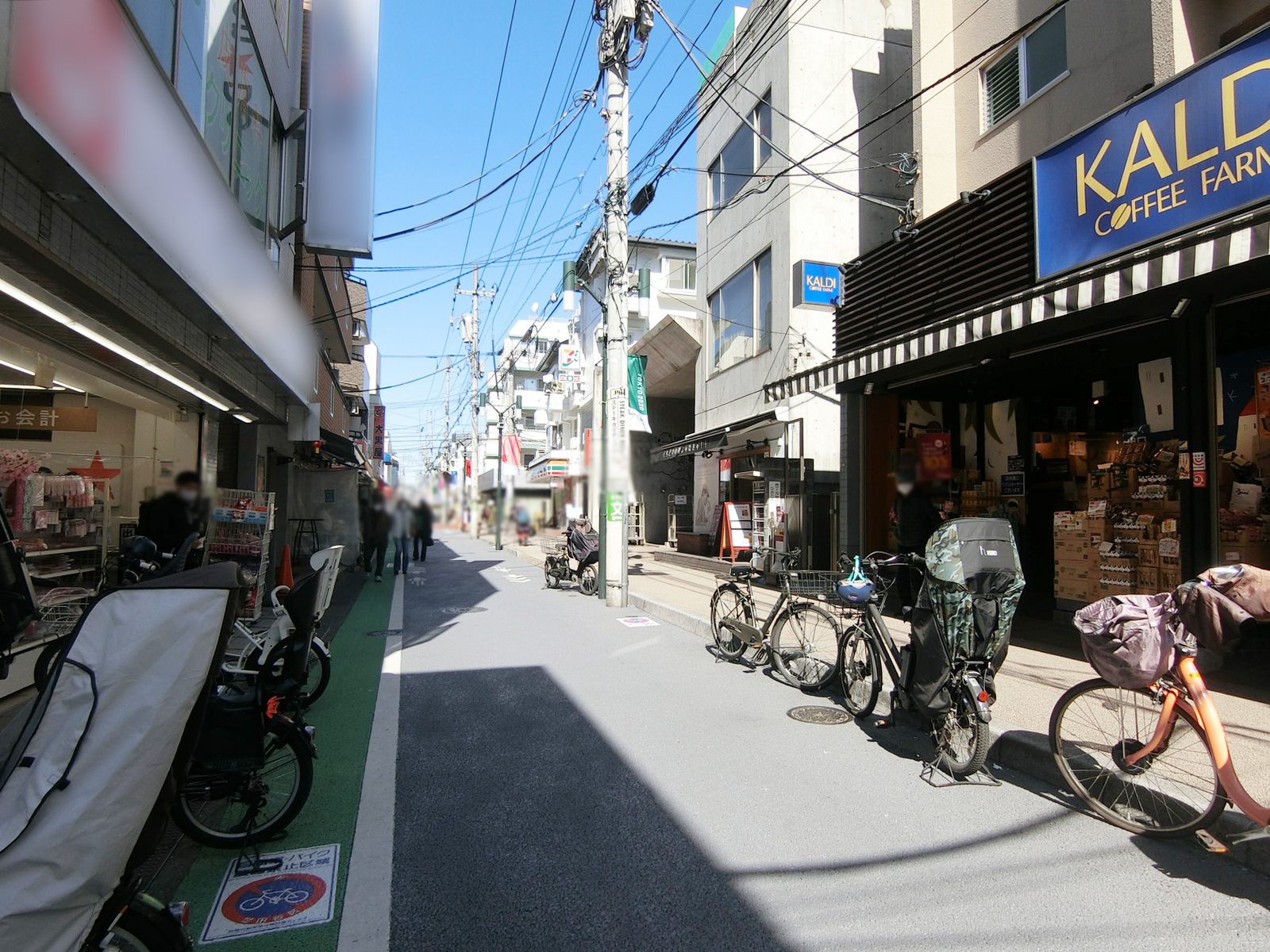 第三福ビル前面の通り