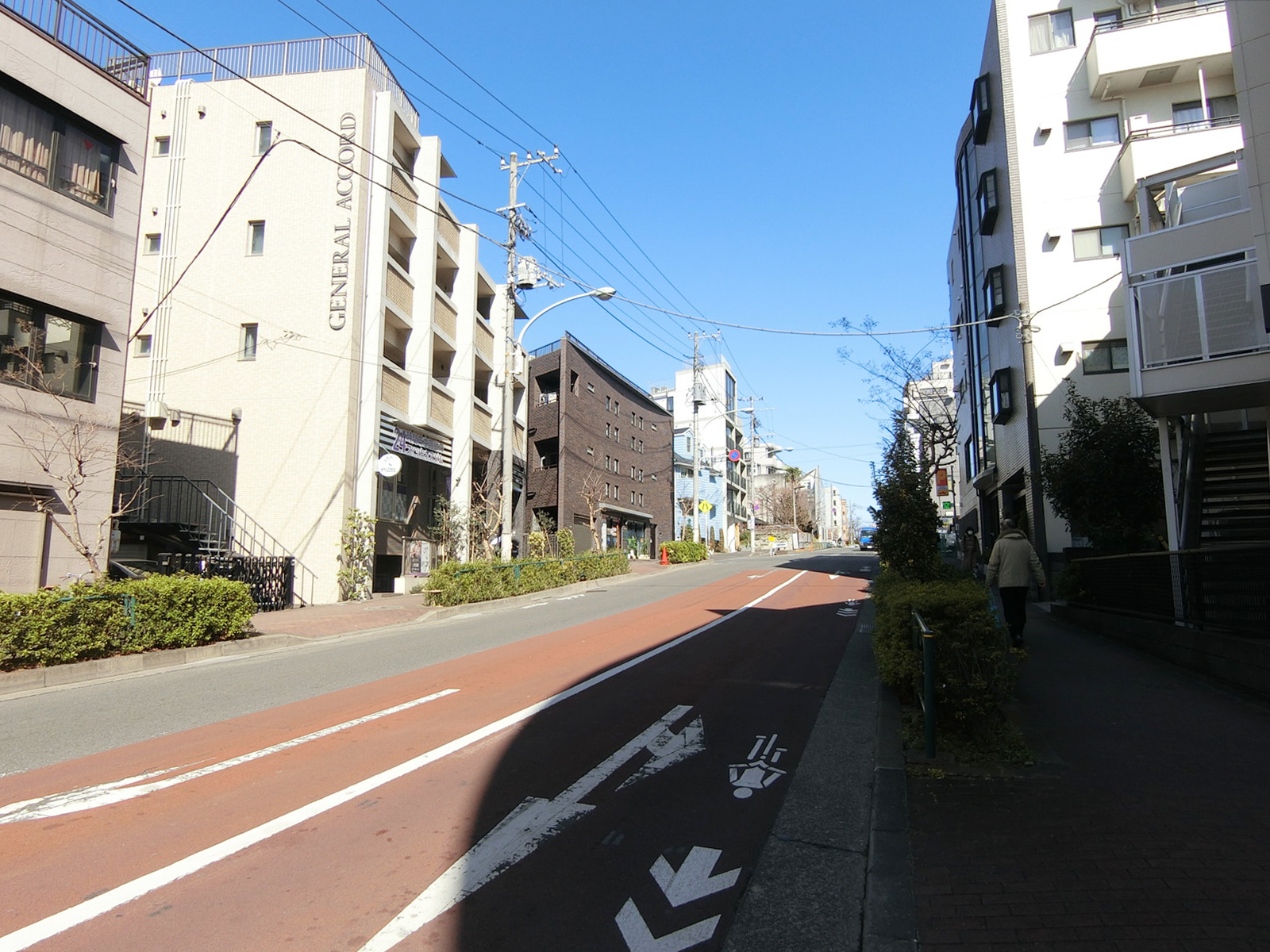 滝本ビル前面の瀬田貫井線