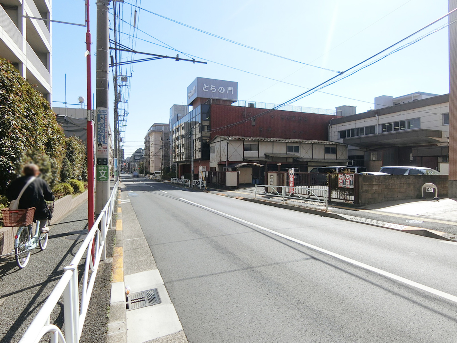 サンビル前面の用賀中町通り