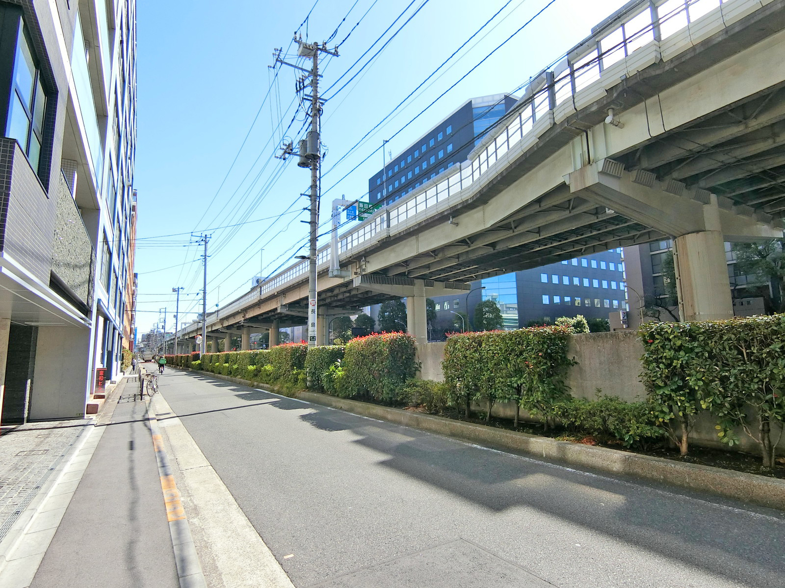 神田川沿いに立地