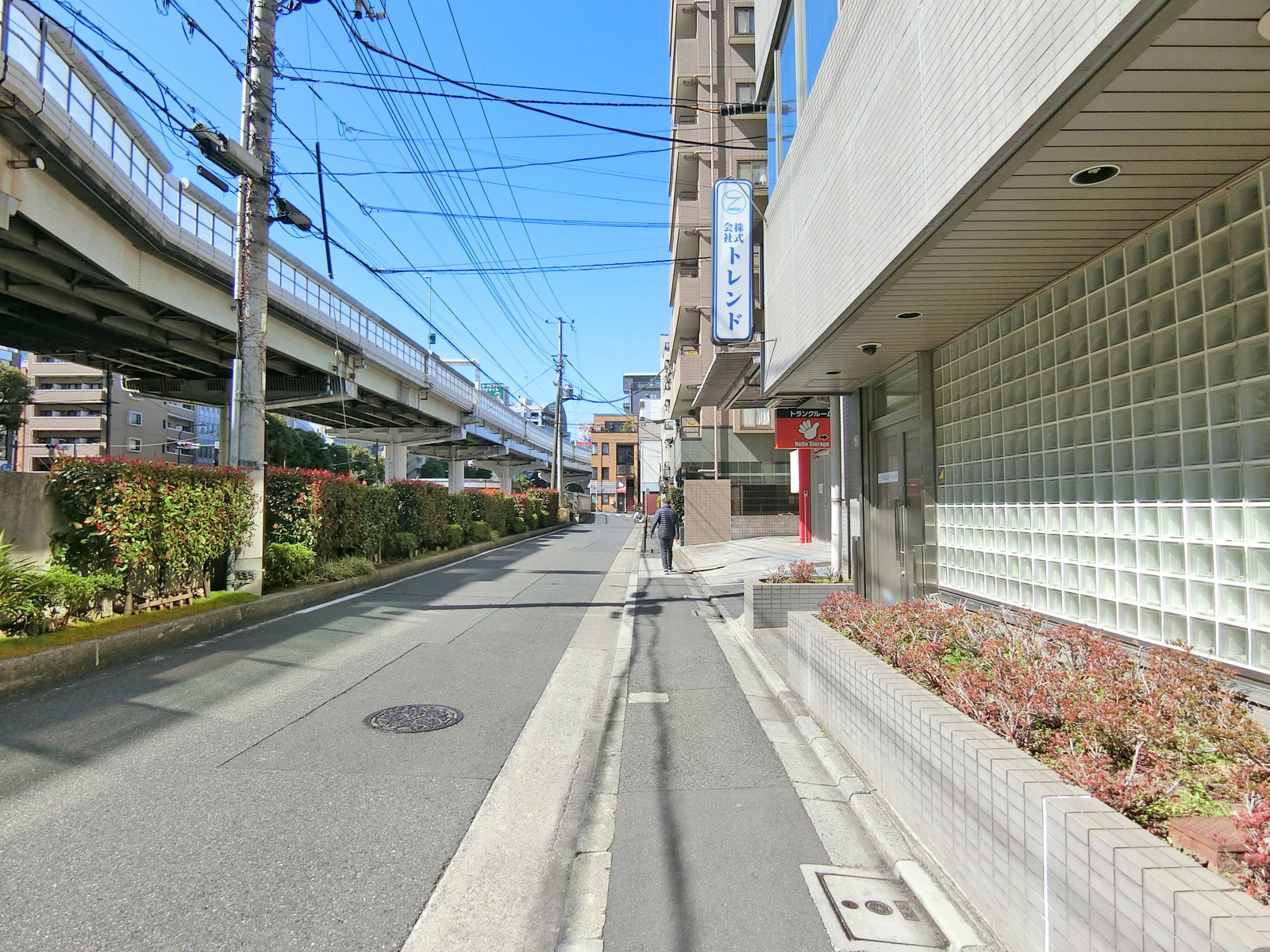 石切橋ビル前面の通り
