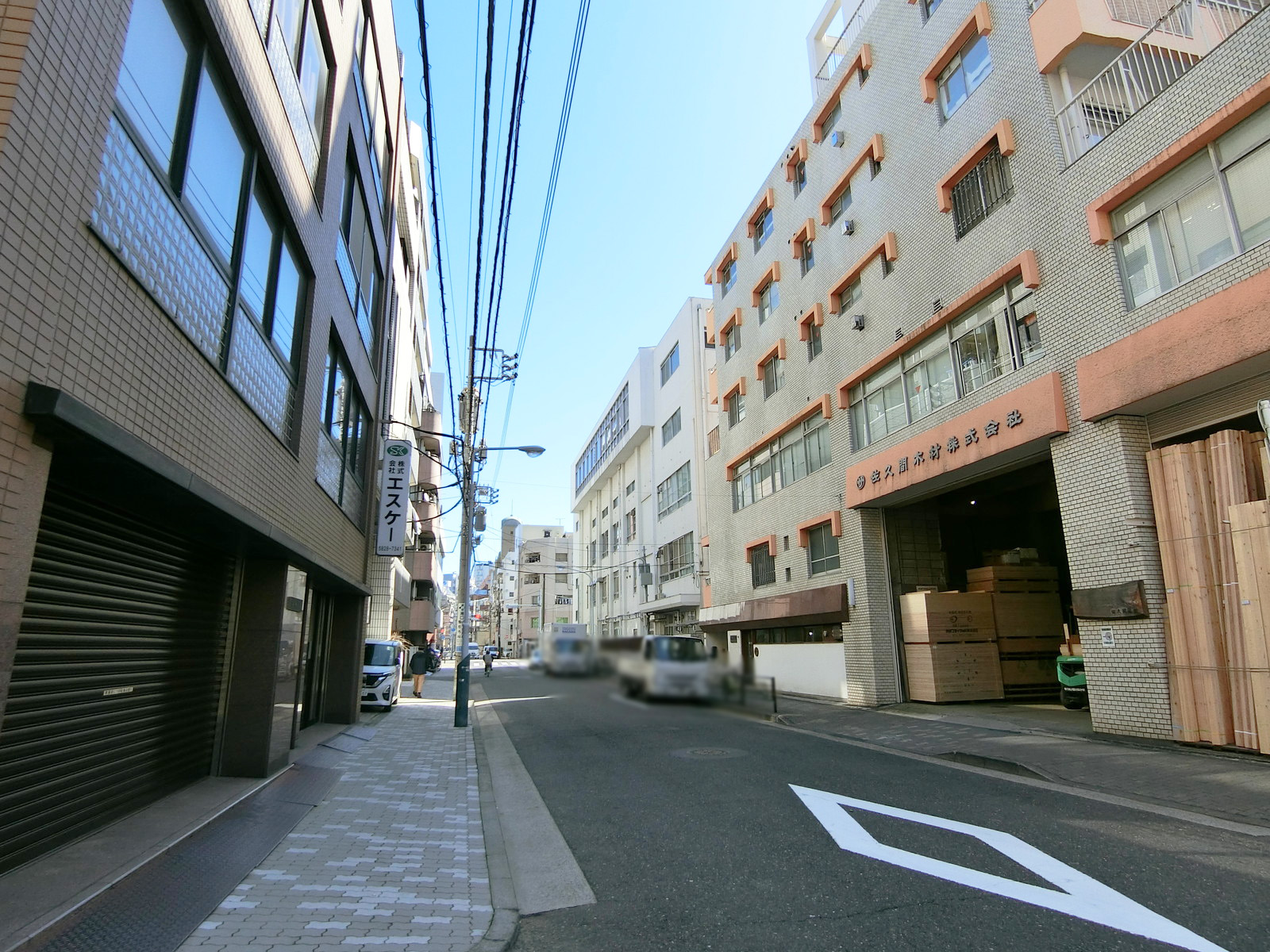 グランドール佐久間ビル前面の通り