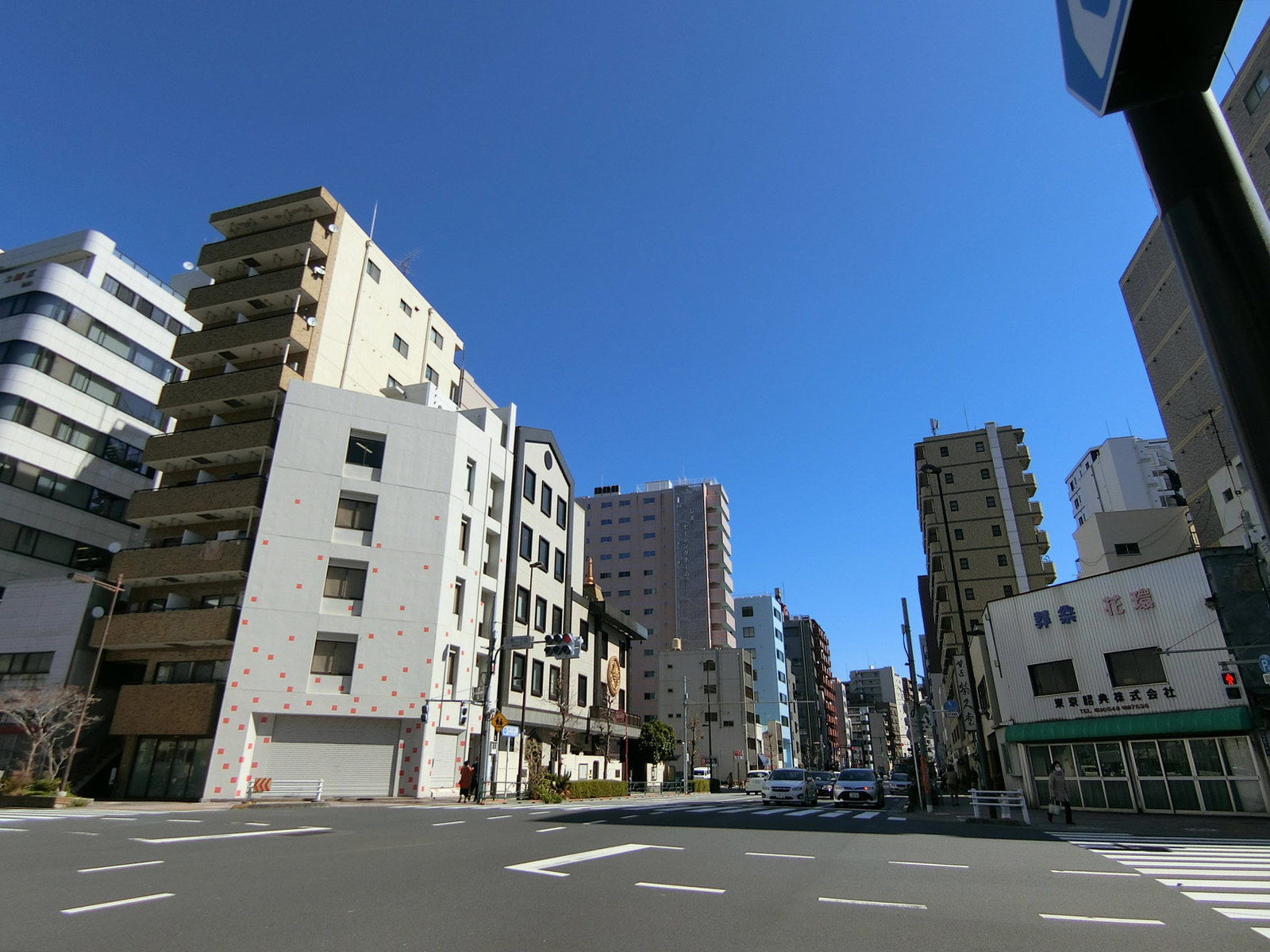 ヨネクラビル前面の春日通り