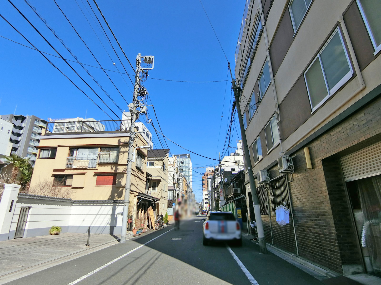 安藤ビル前面の通り
