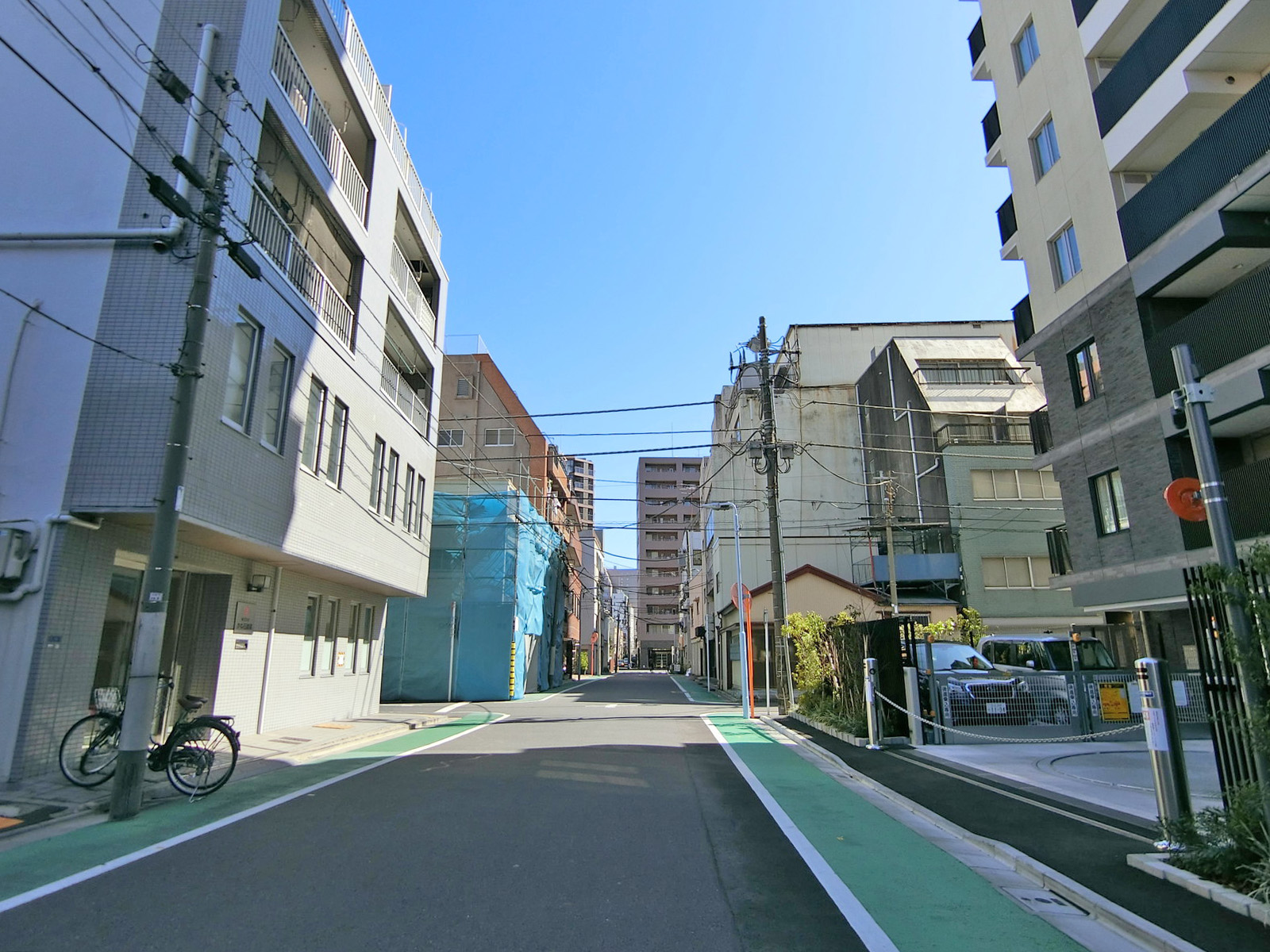 タカラハイツ前面の通り