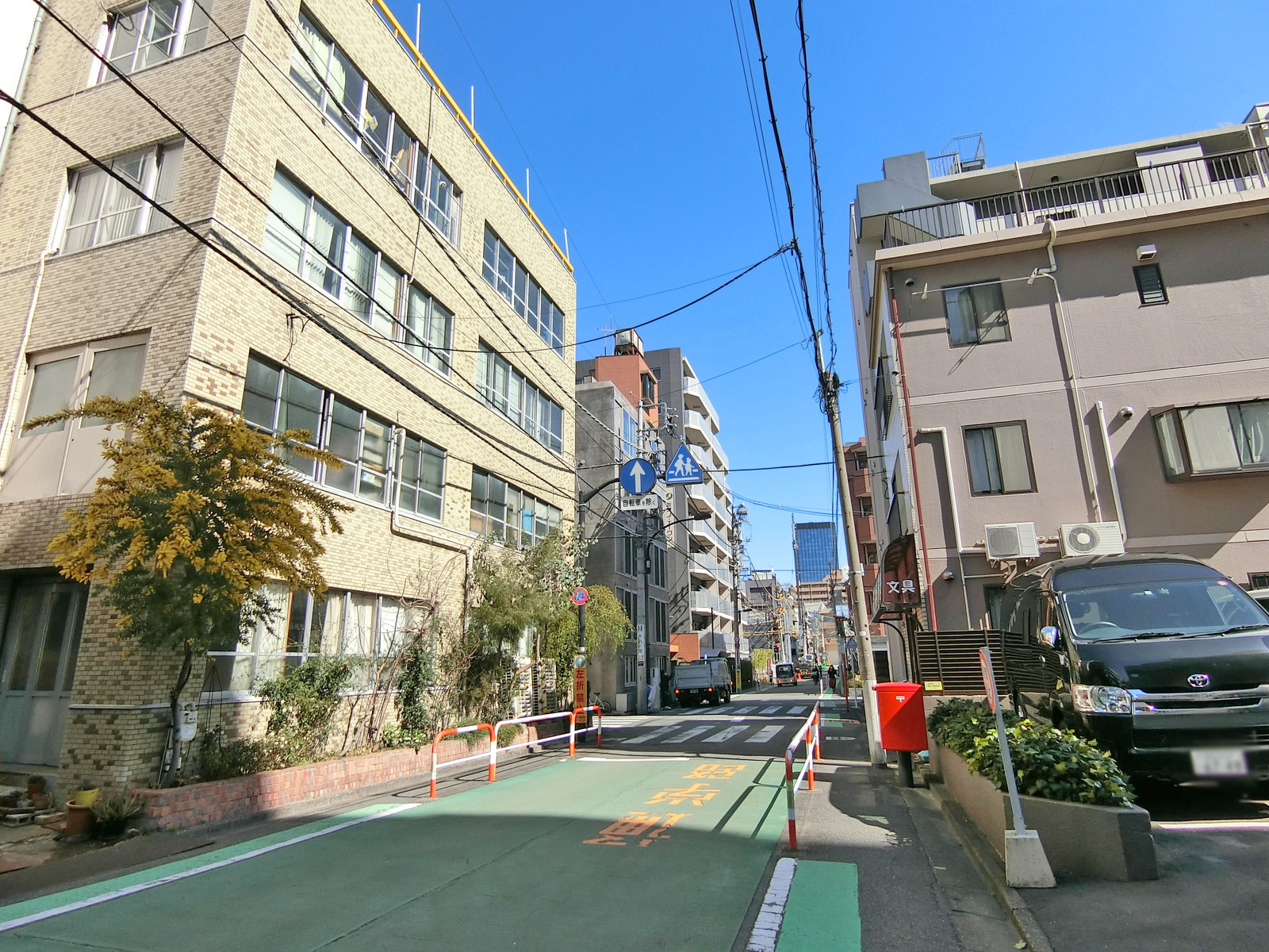 周辺は閑静なエリア
