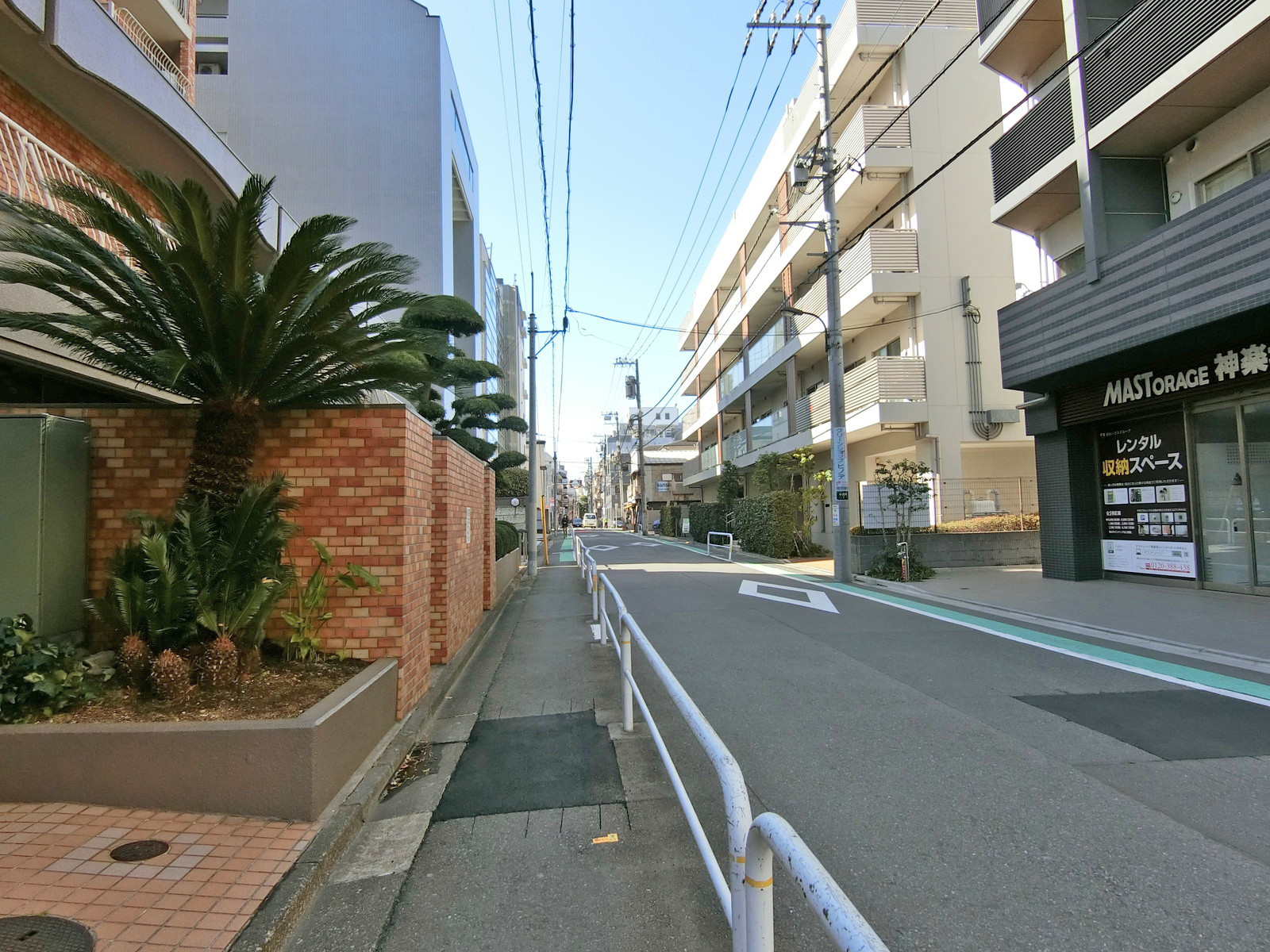神楽坂ココハイツ前面の通り