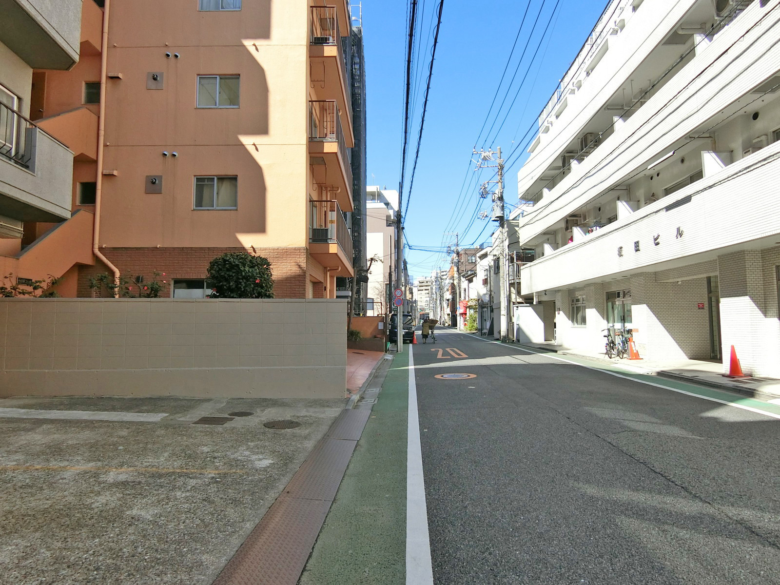 井口ビル前面の通り