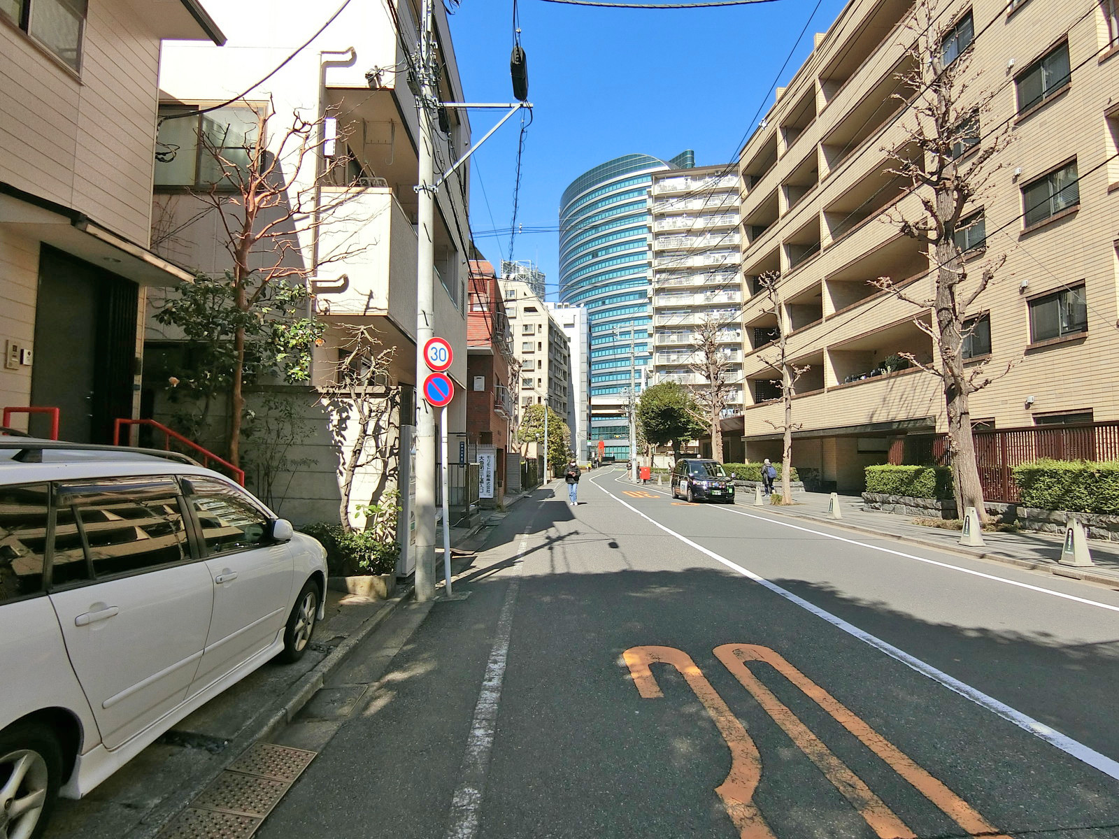 実森ビル前面の通り