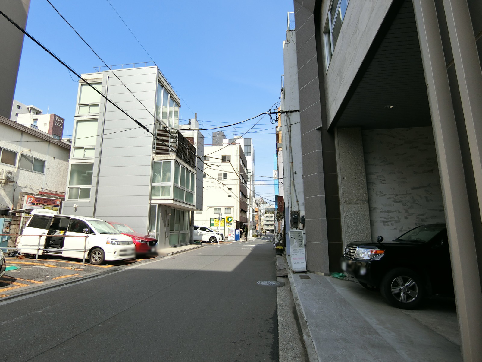 サンブリッジビル前面の通り