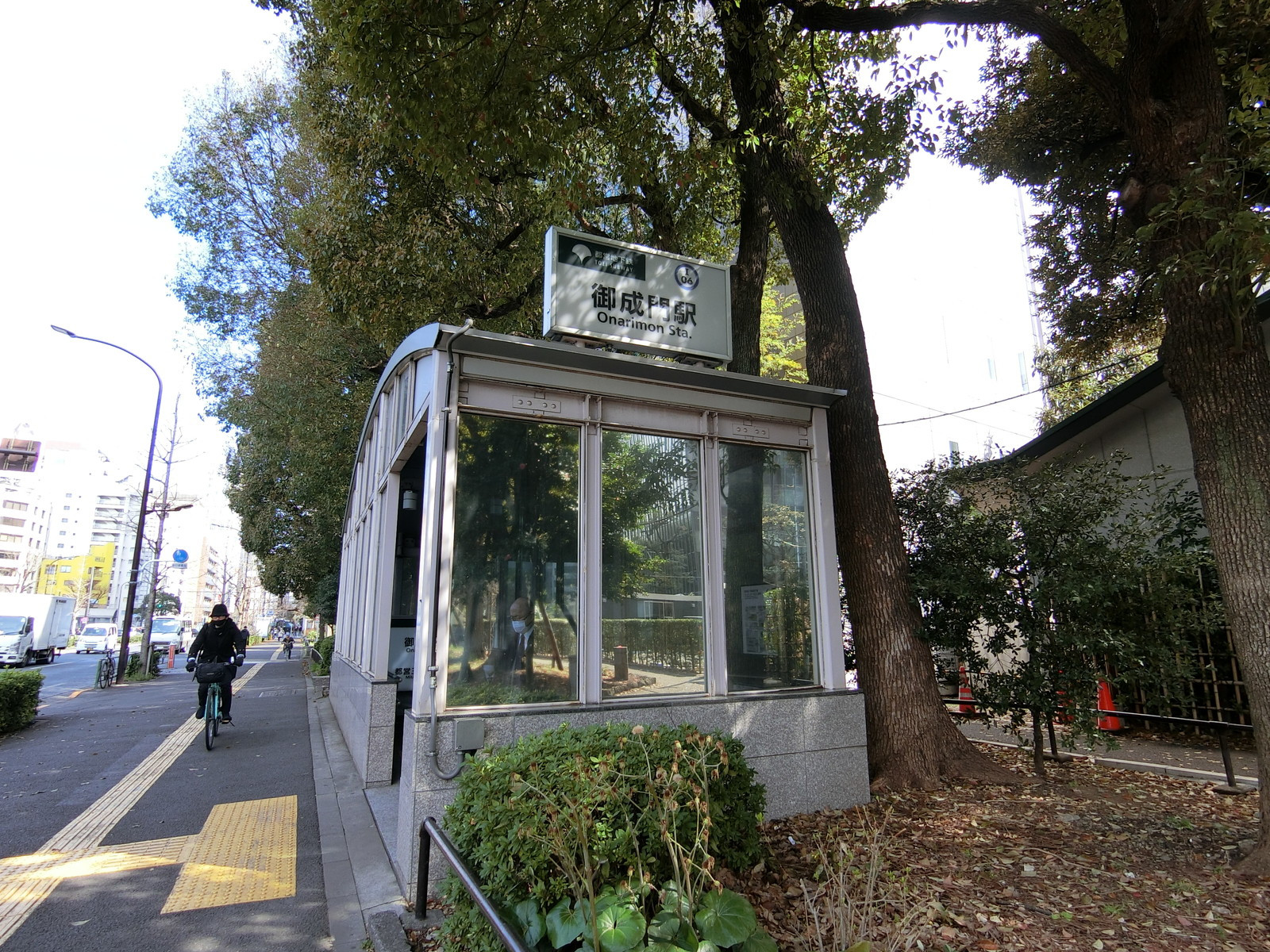 最寄りの「御成門駅」