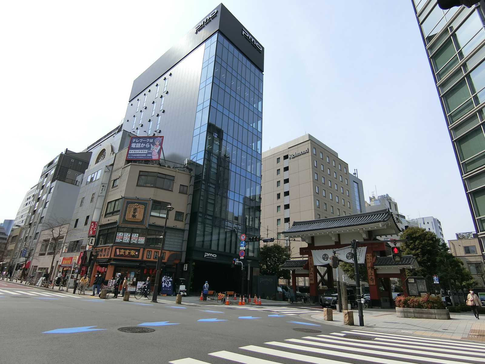 付近の愛宕警察署交差点