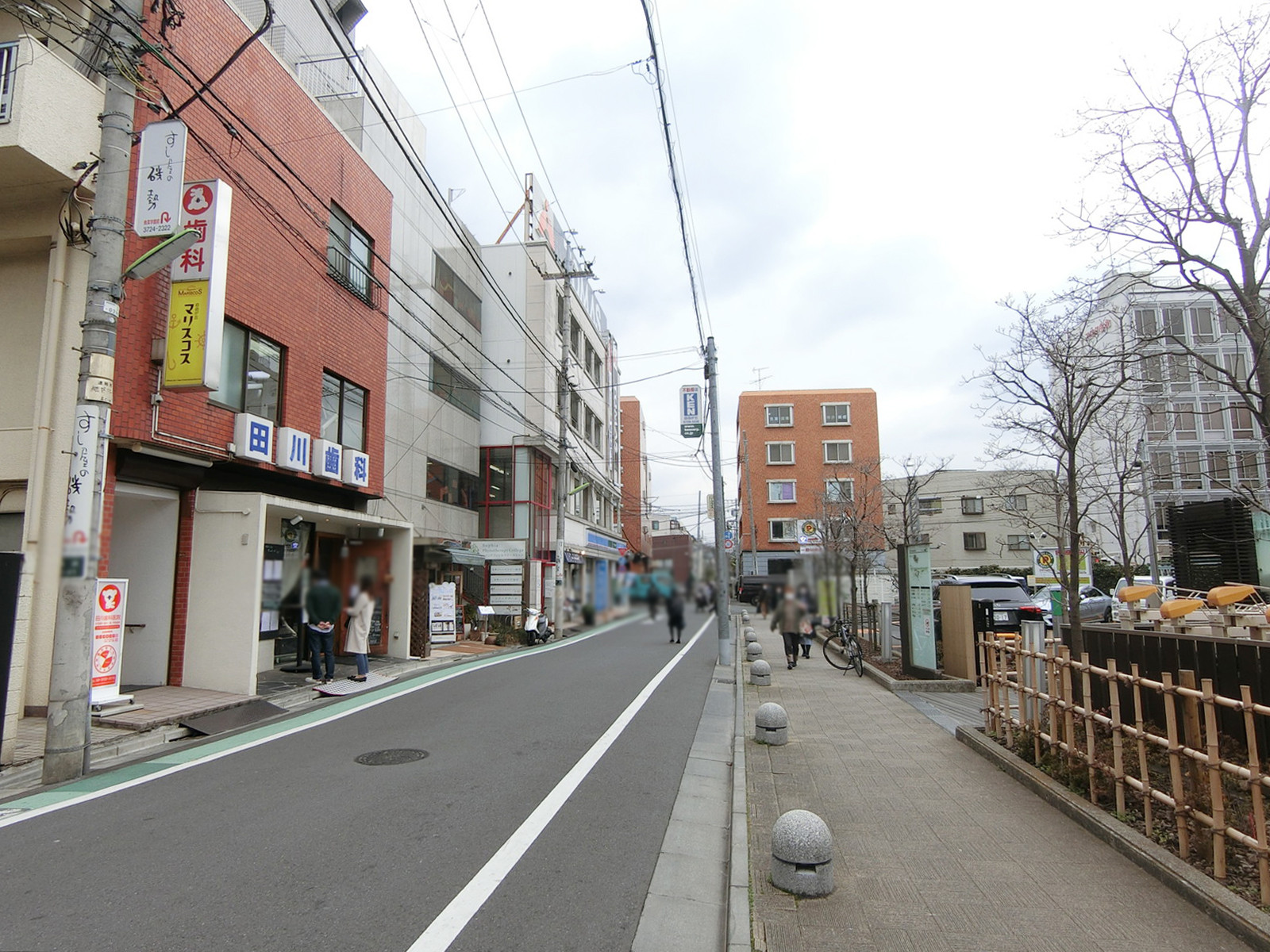 橋本ビル前面の通り