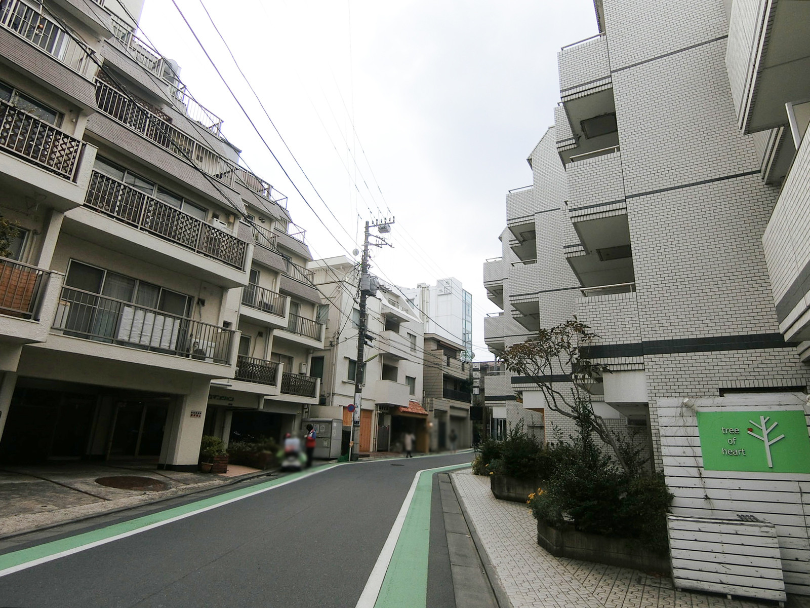 周辺は住宅街