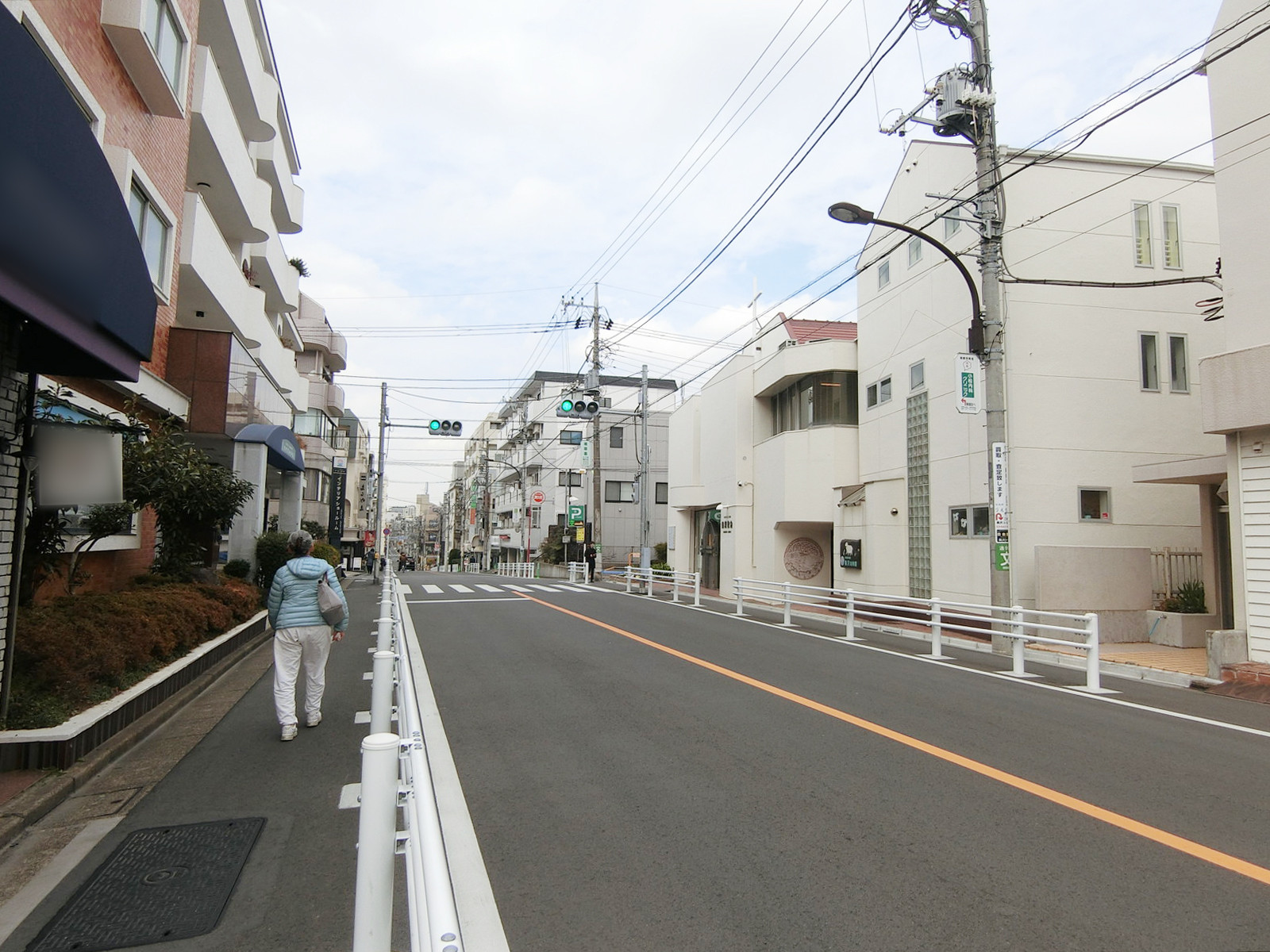 自由が丘バロンズコート前面の自由通り