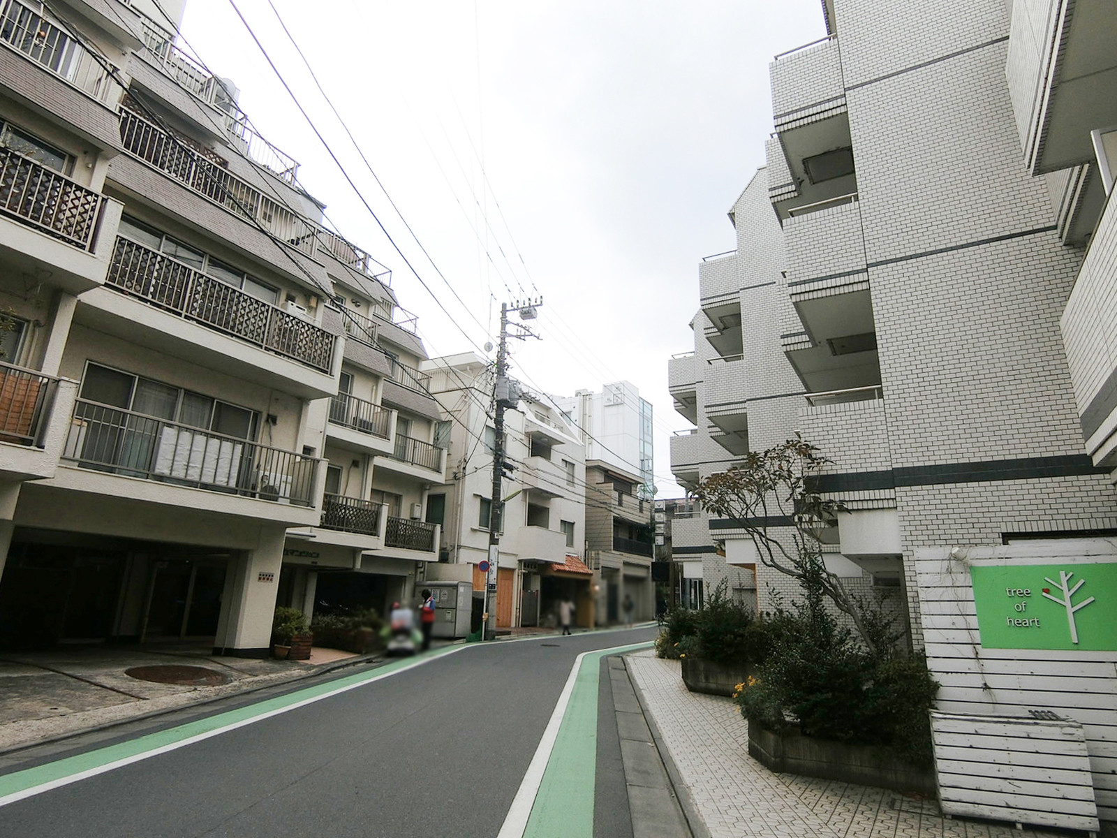 周辺は住宅街