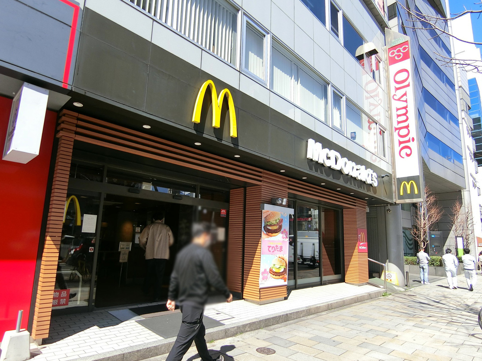 徒歩1分のマクドナルド 青山店