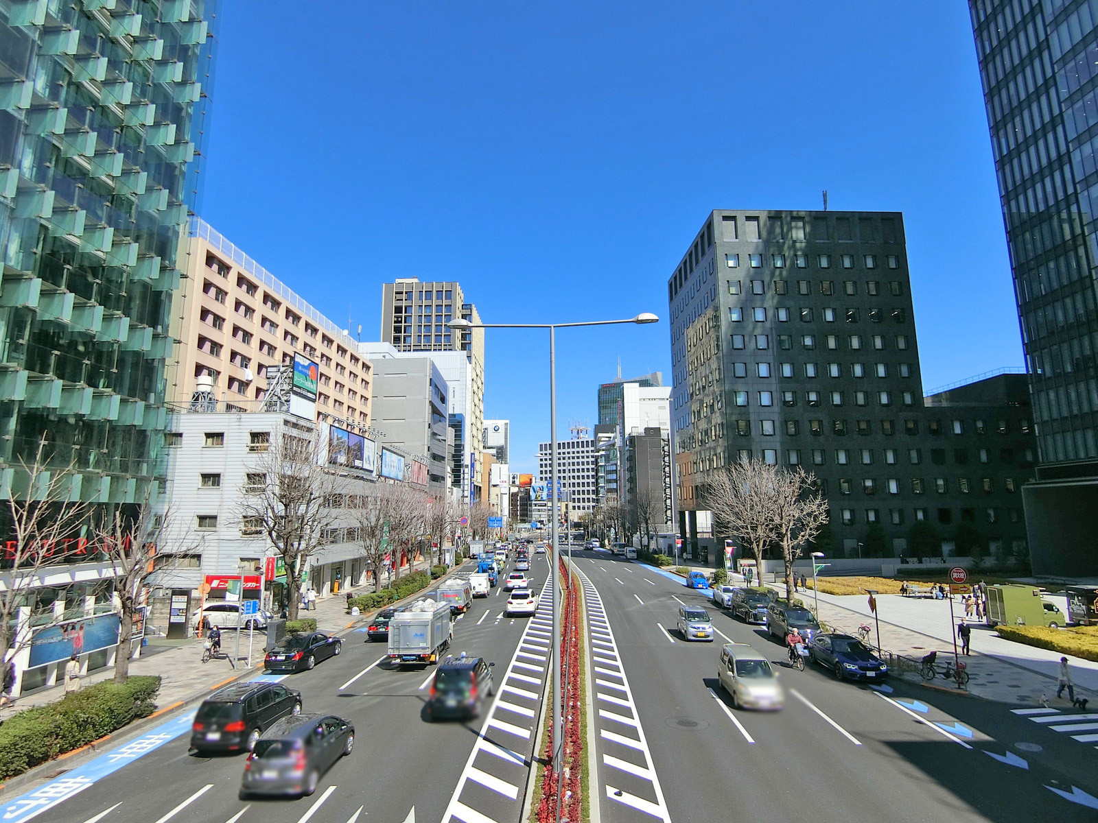 付近の青山通り
