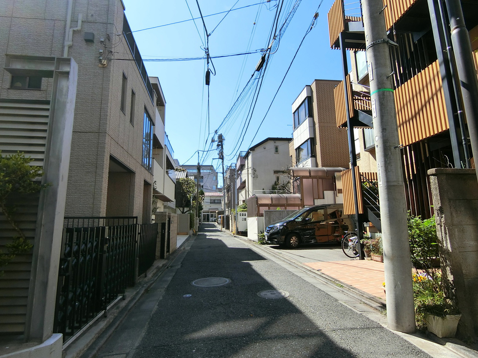 オフィスコ オフィス 南青山三丁目前面の通り