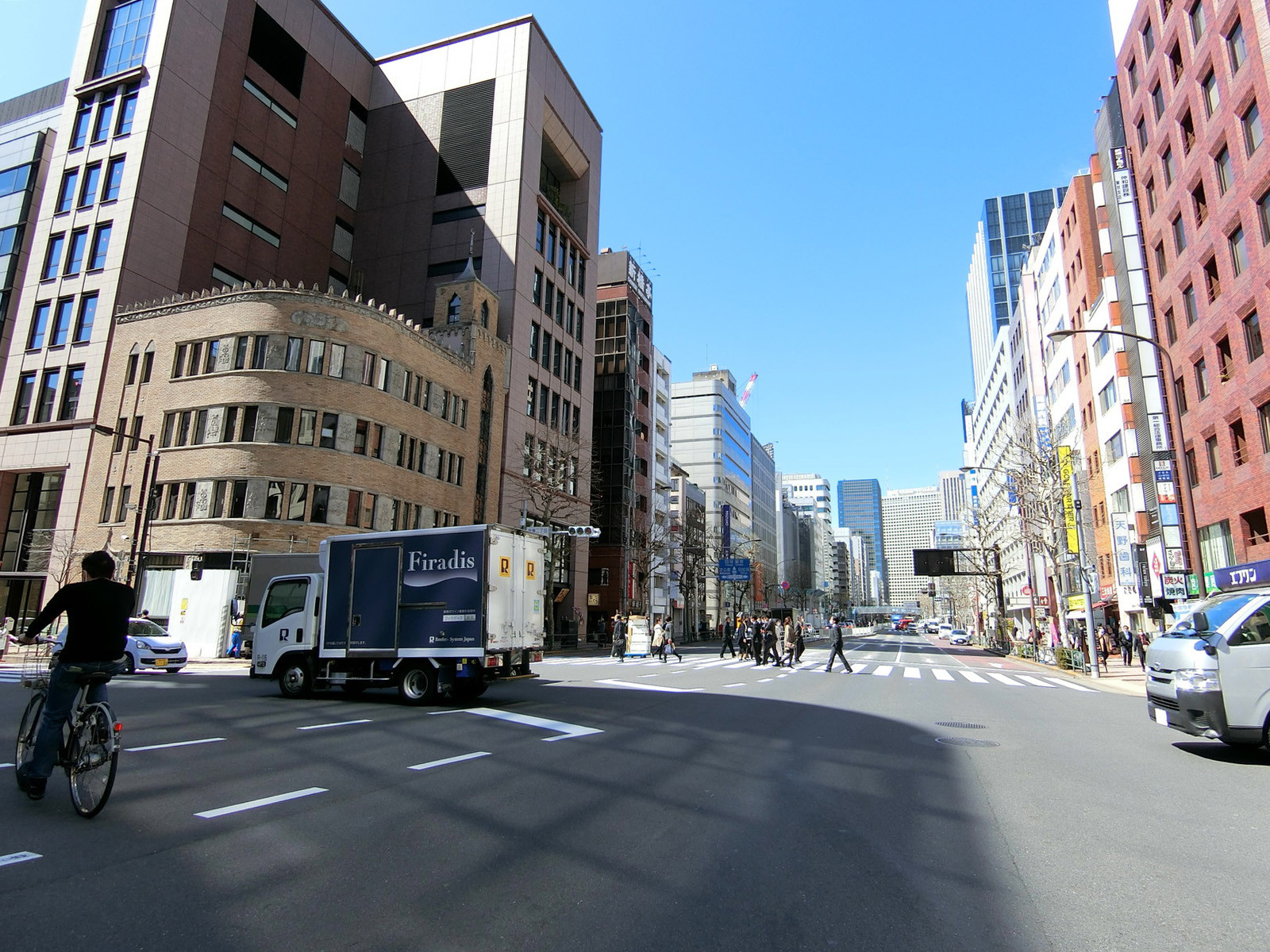 付近の新橋2丁目交差点