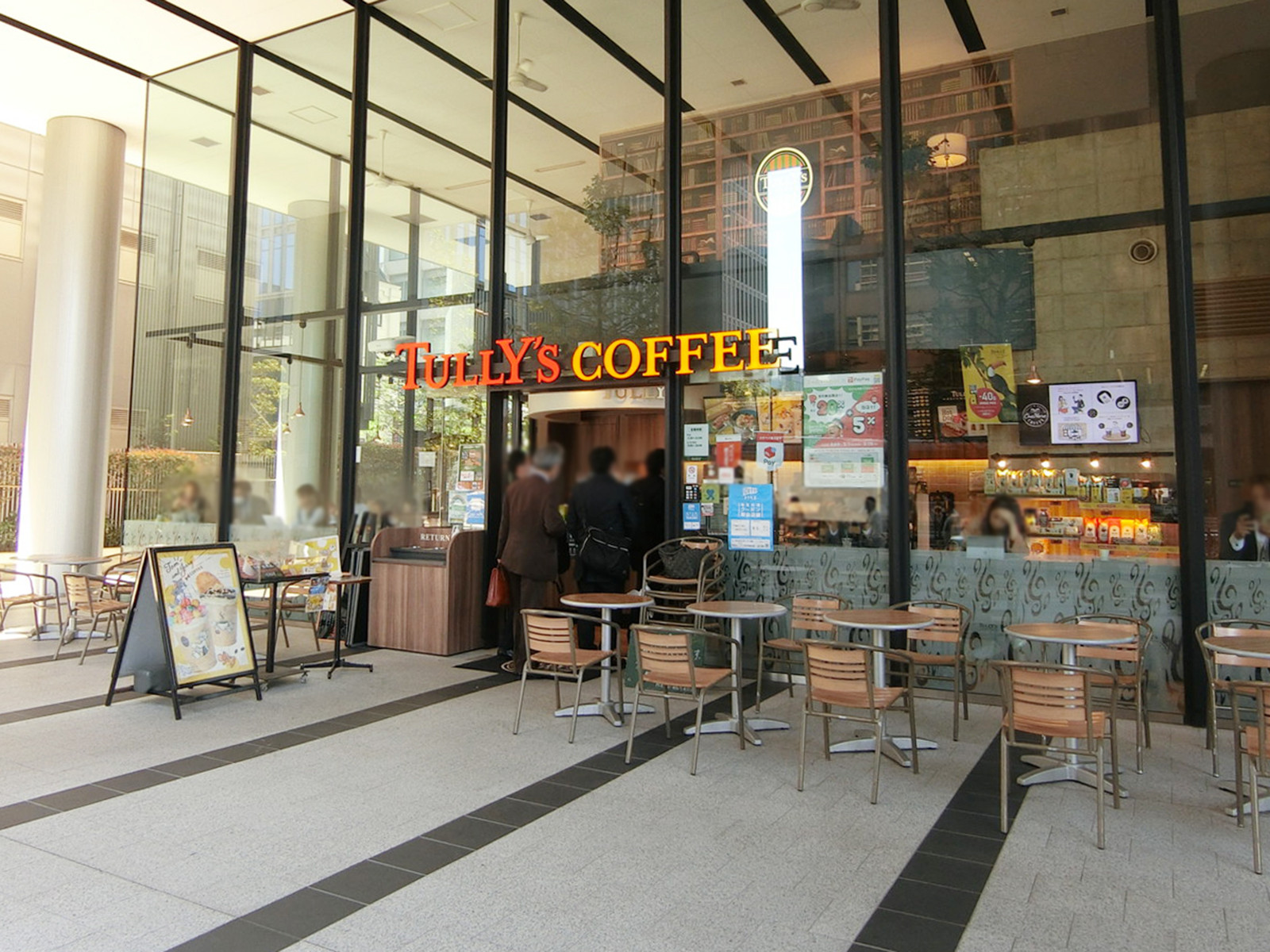 徒歩3分のタリーズコーヒー