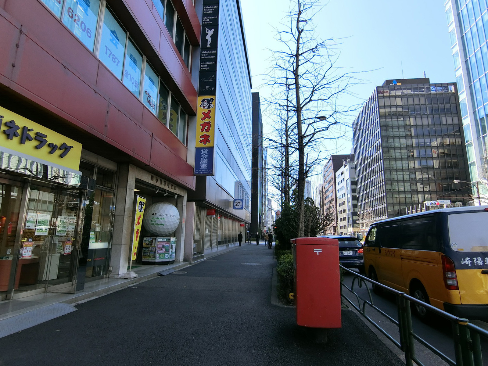 オフィス前面の通り
